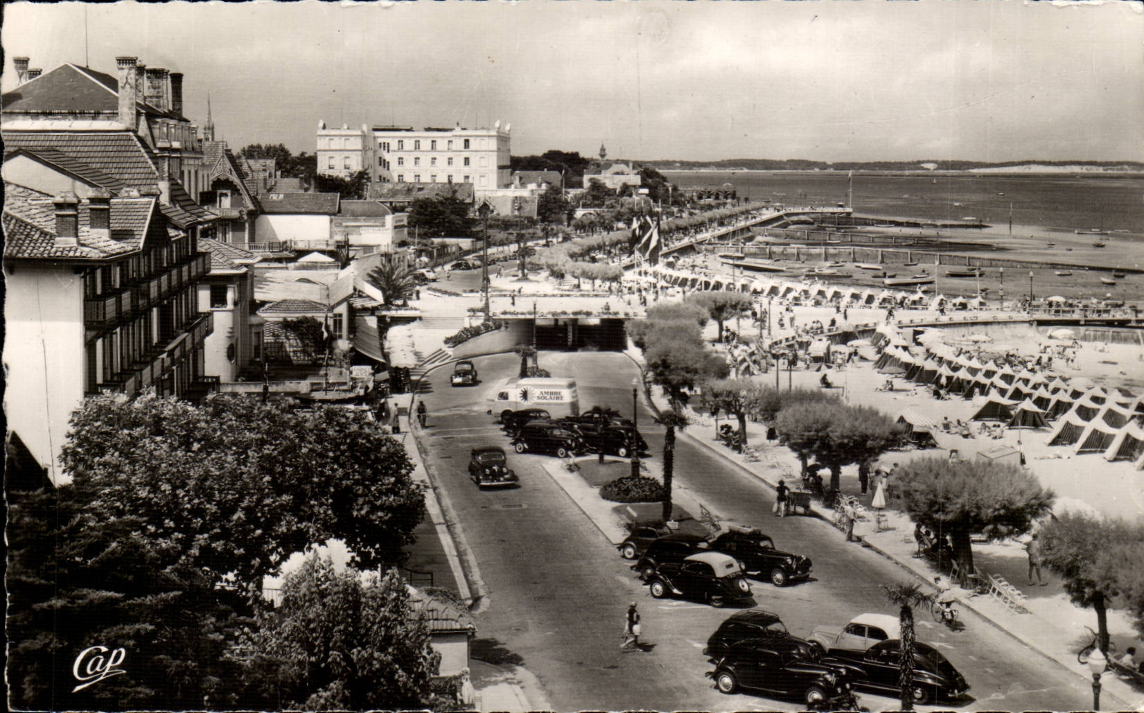 Arcachon CPA Promenade du bord de mer et la plage