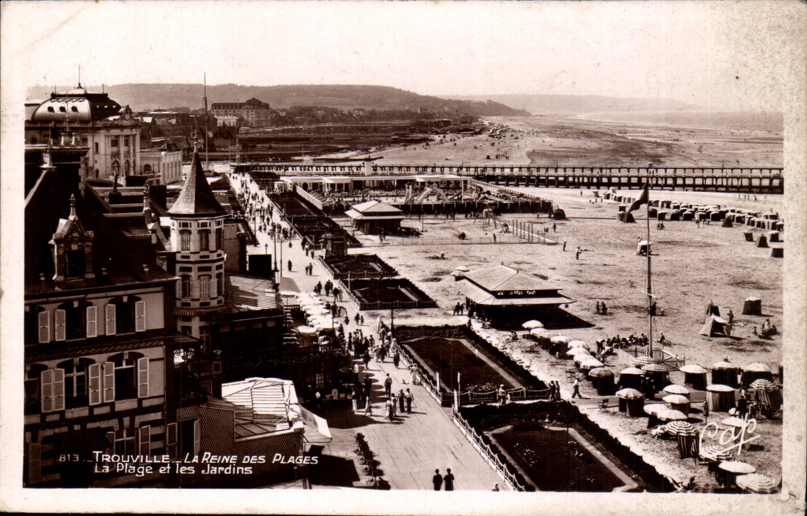 Trouville CPA the queen of the beaches the beach and gardens