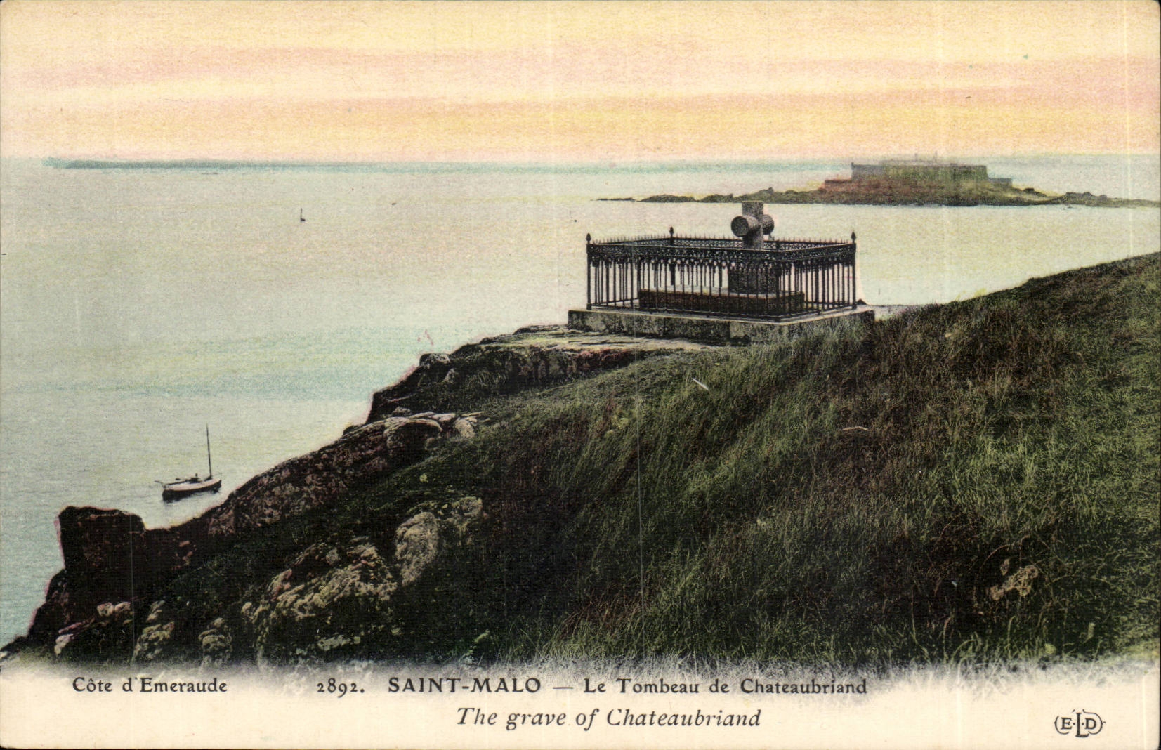 Saint Malo CPA Le tombeau de Chateaubriand 