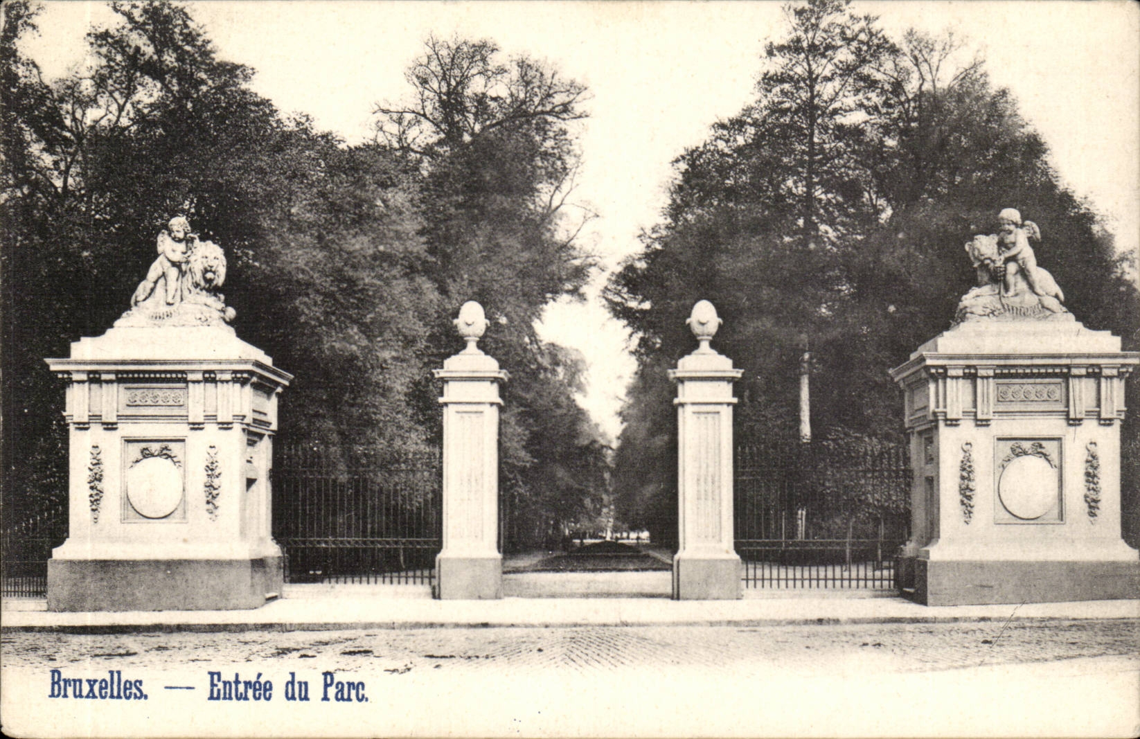 Belgie Belgium Brussels CPA Entrance of the park (Lion angel angel)