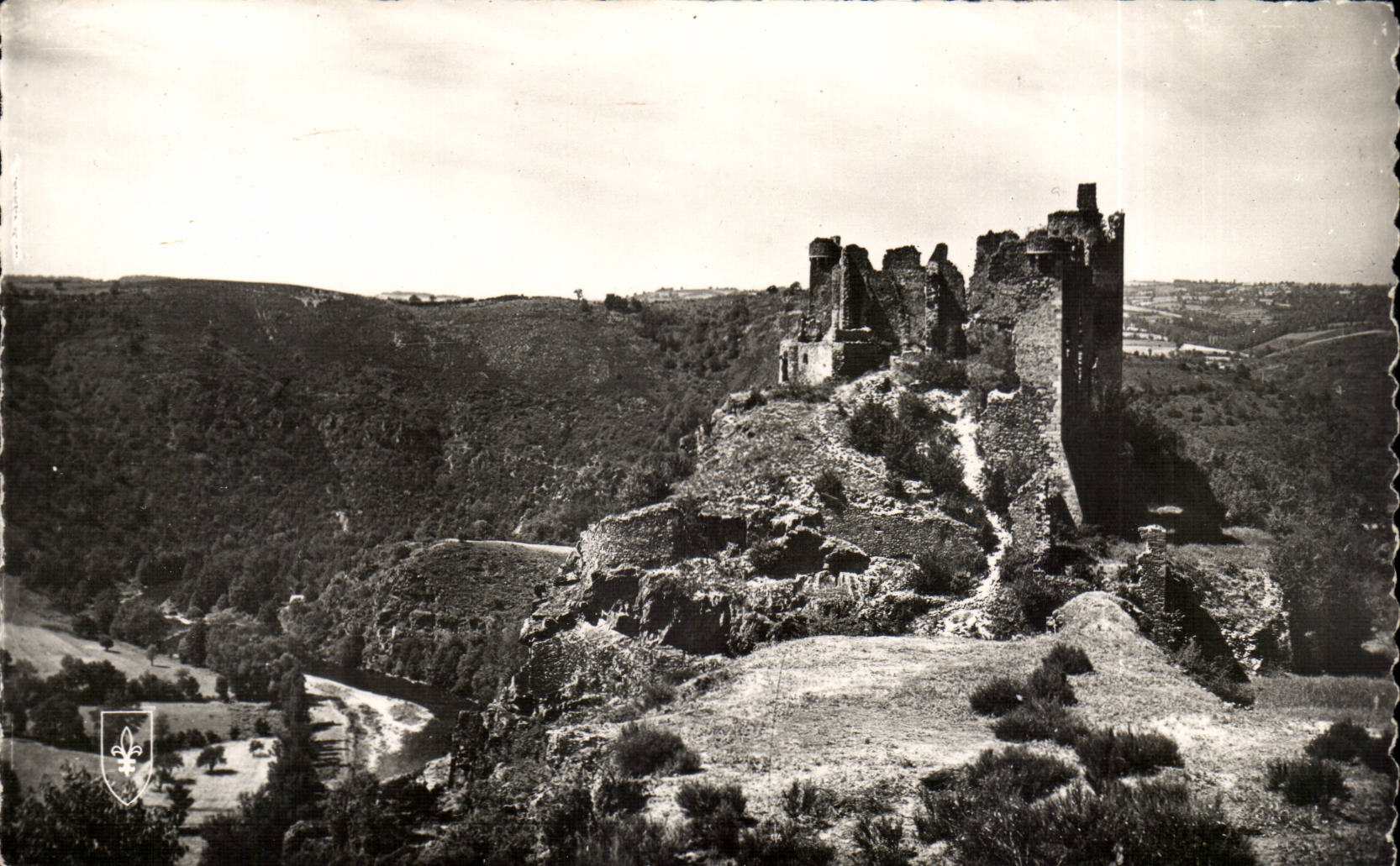 Valley of has MODERN CARD Sioule Chaetau Rocehr vestige of the Middle Ages dominating Sioule