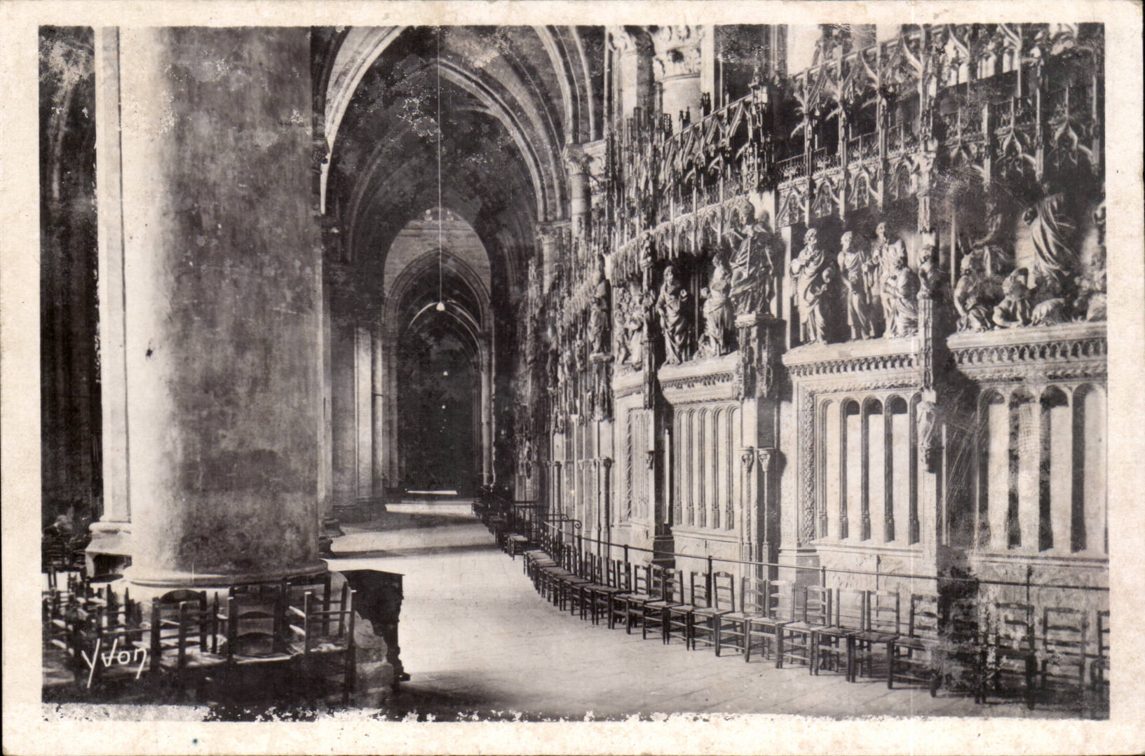Interior Chartres CPA of the cathedral the deambulatoire