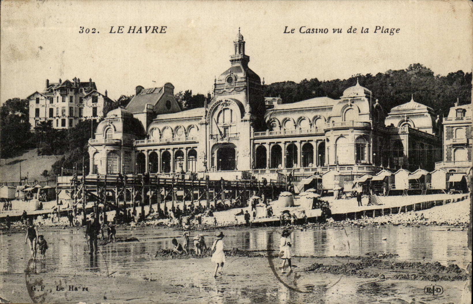 Le Havre CPA the casino seen of the beach