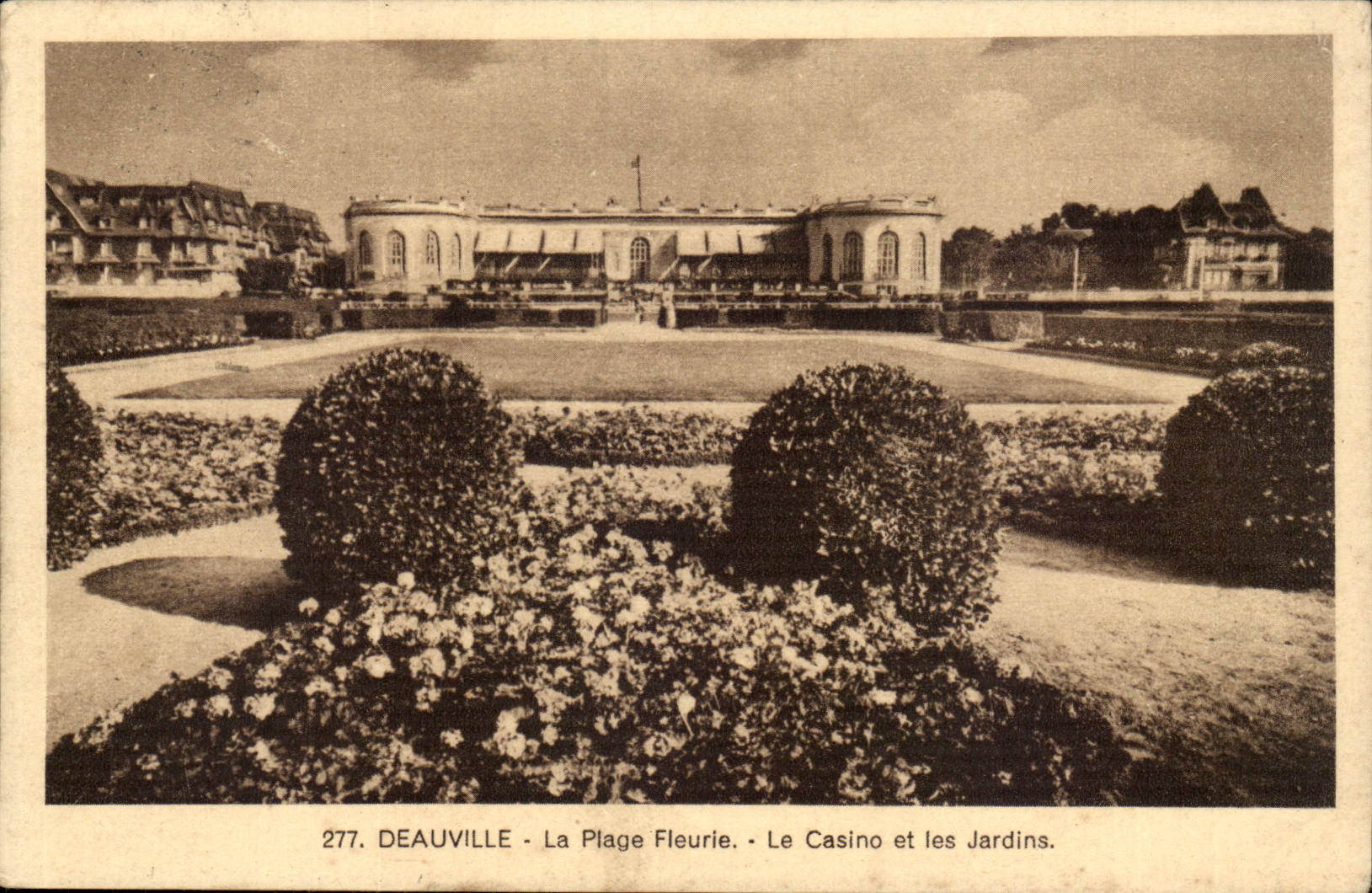 Deauville cPA the flowered beach the casino and gardens
