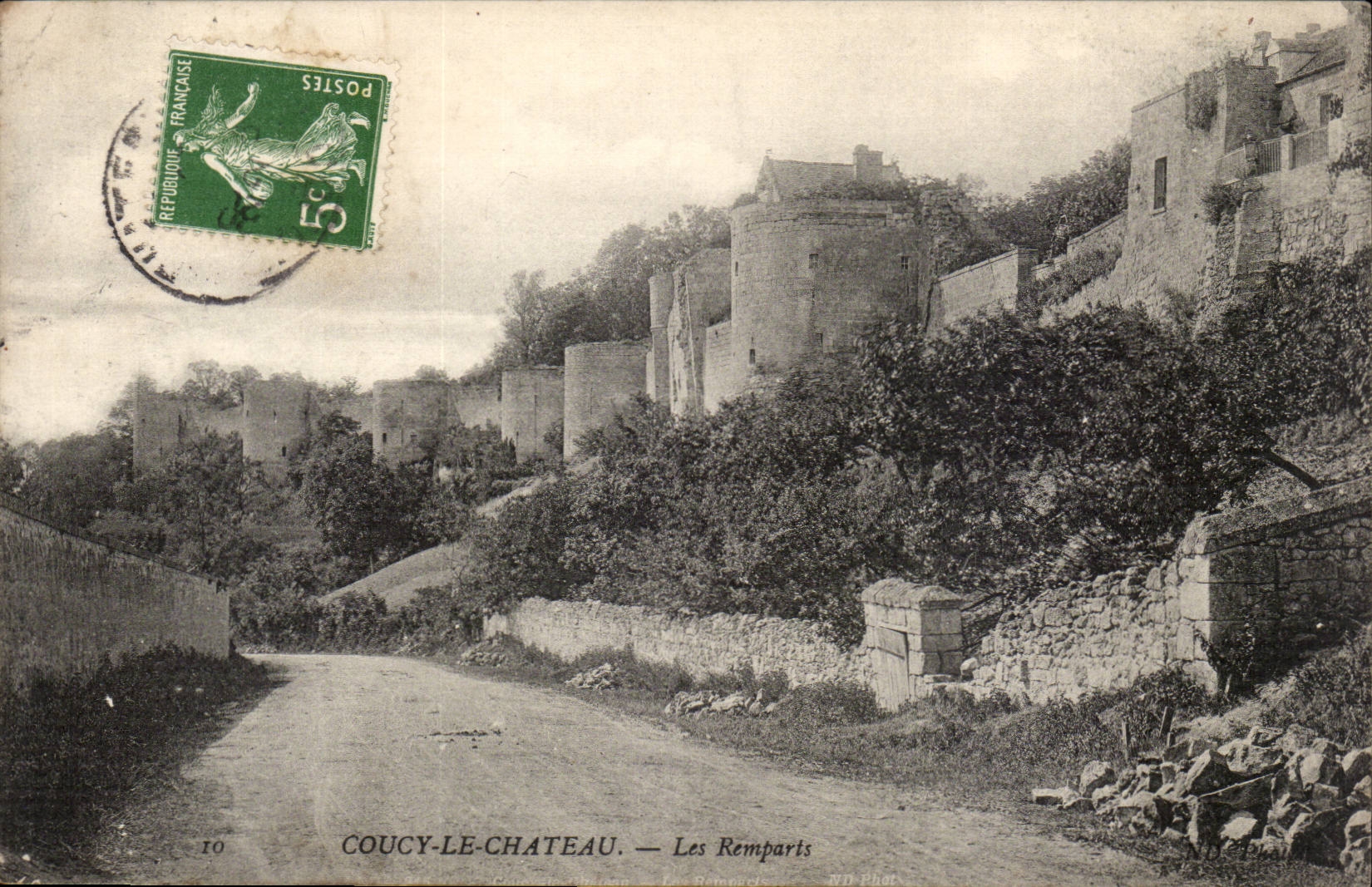 CPA Castle of Coucy walls