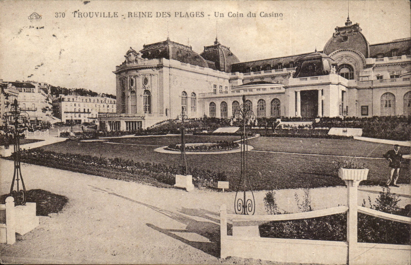 Trouville Queen of beaches CPA a corner of the casino