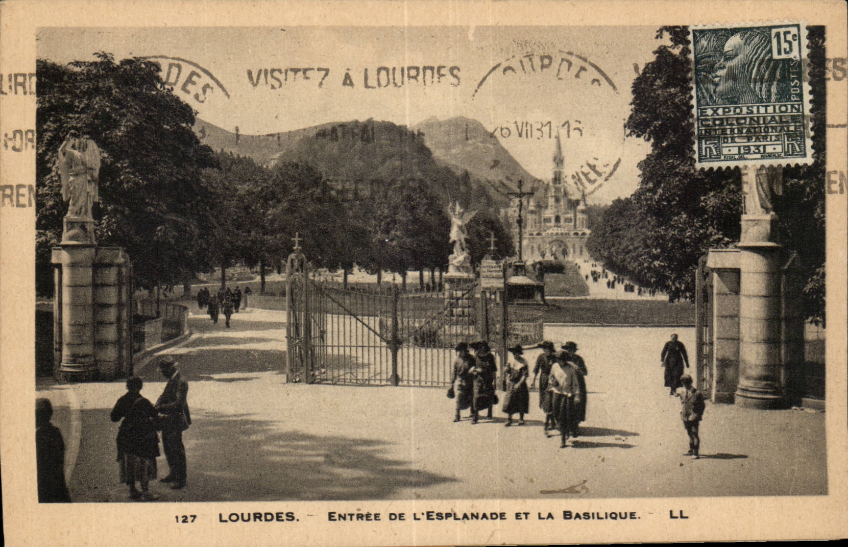 Lourdes CPA Entrance of the esplanade and the basilica
