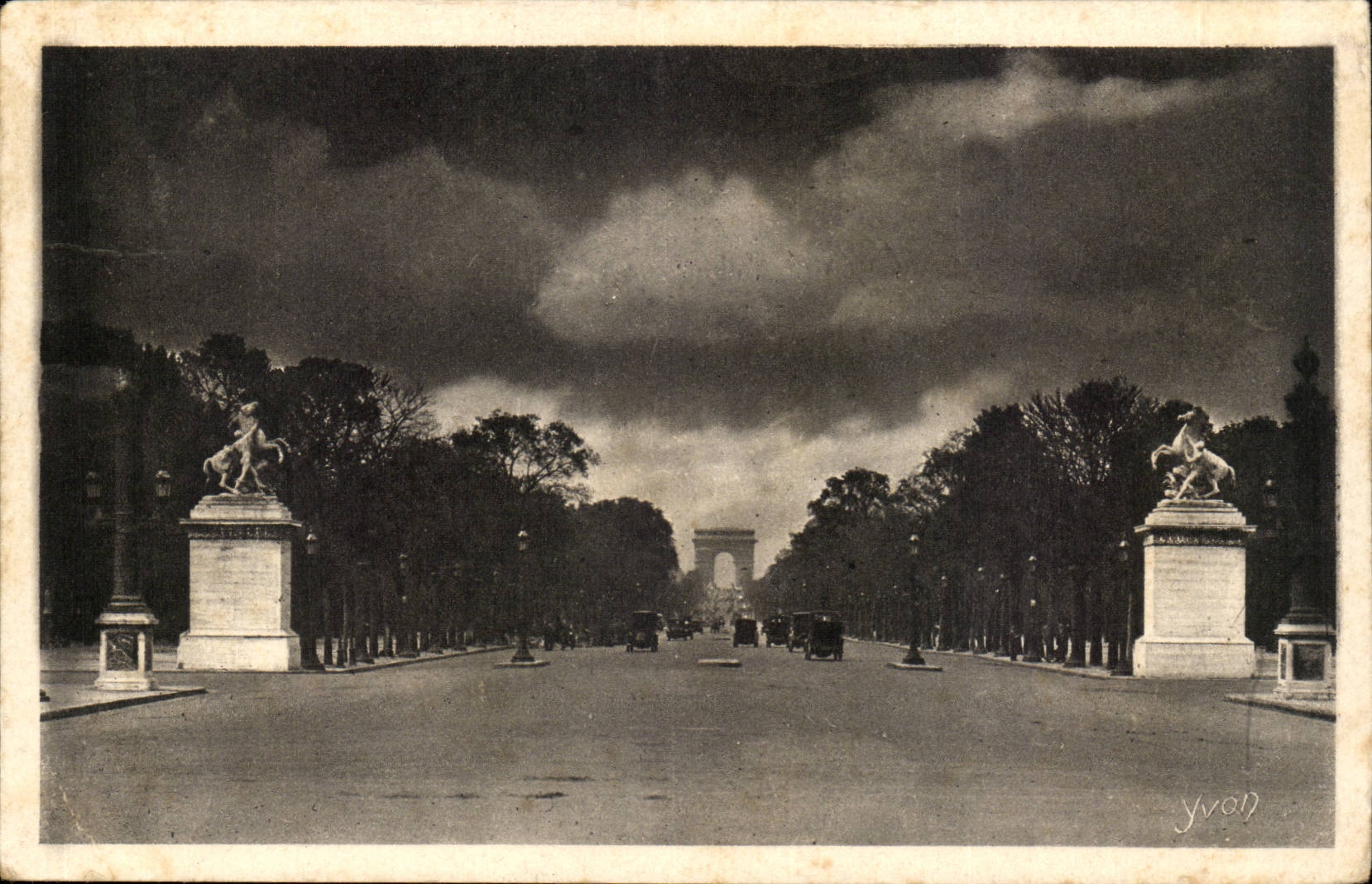 Paris CPA die Allee des Champs Elysees