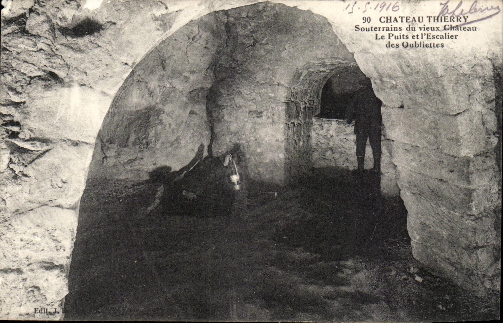 Castle Underground Thierry CPA of the old castle the well and the staircase of the oubliettes