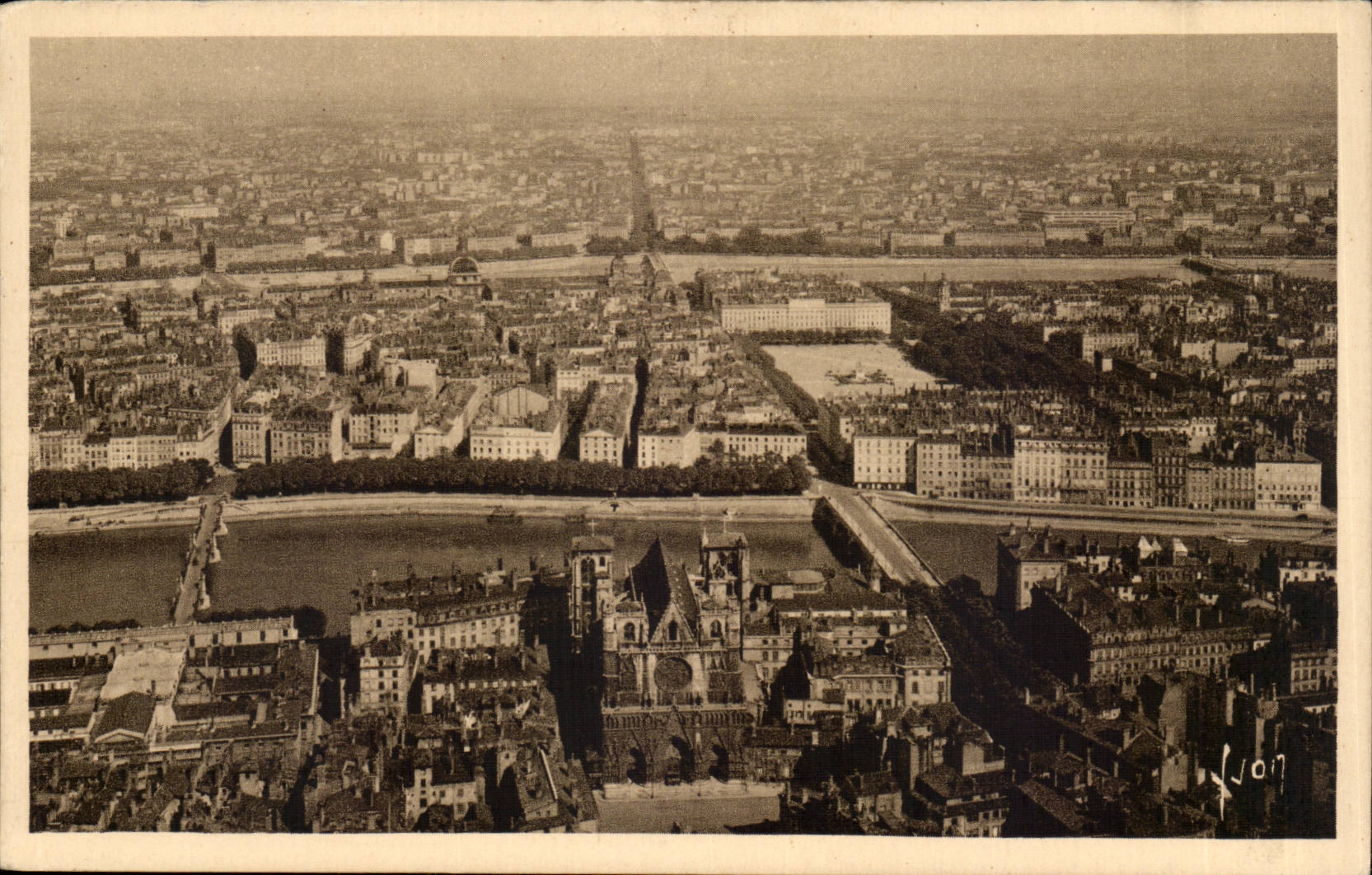 Lyon CPA View in the foreground the cathedral St Jean