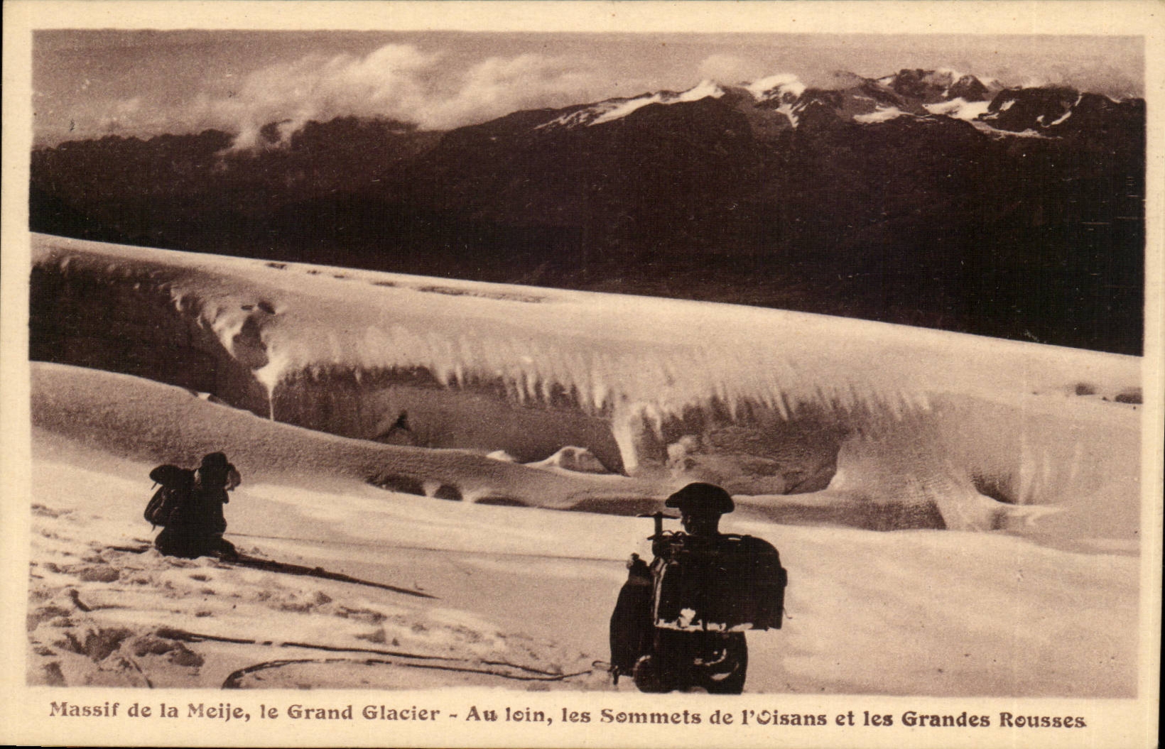 CPA Mountain of Meije With far the tops from Oisans and the large russet-red ones (mountaineers)