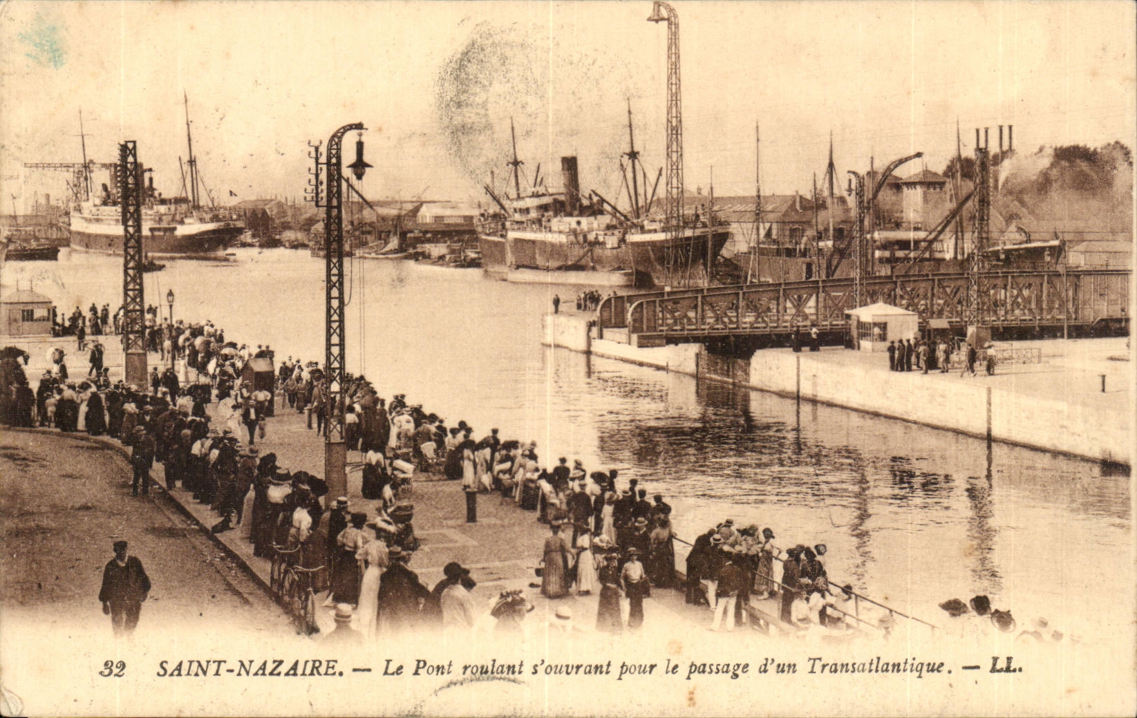 Saint Nazaire CPA die Bruckenoffnung fur den Durchgang eines Klappstuhls