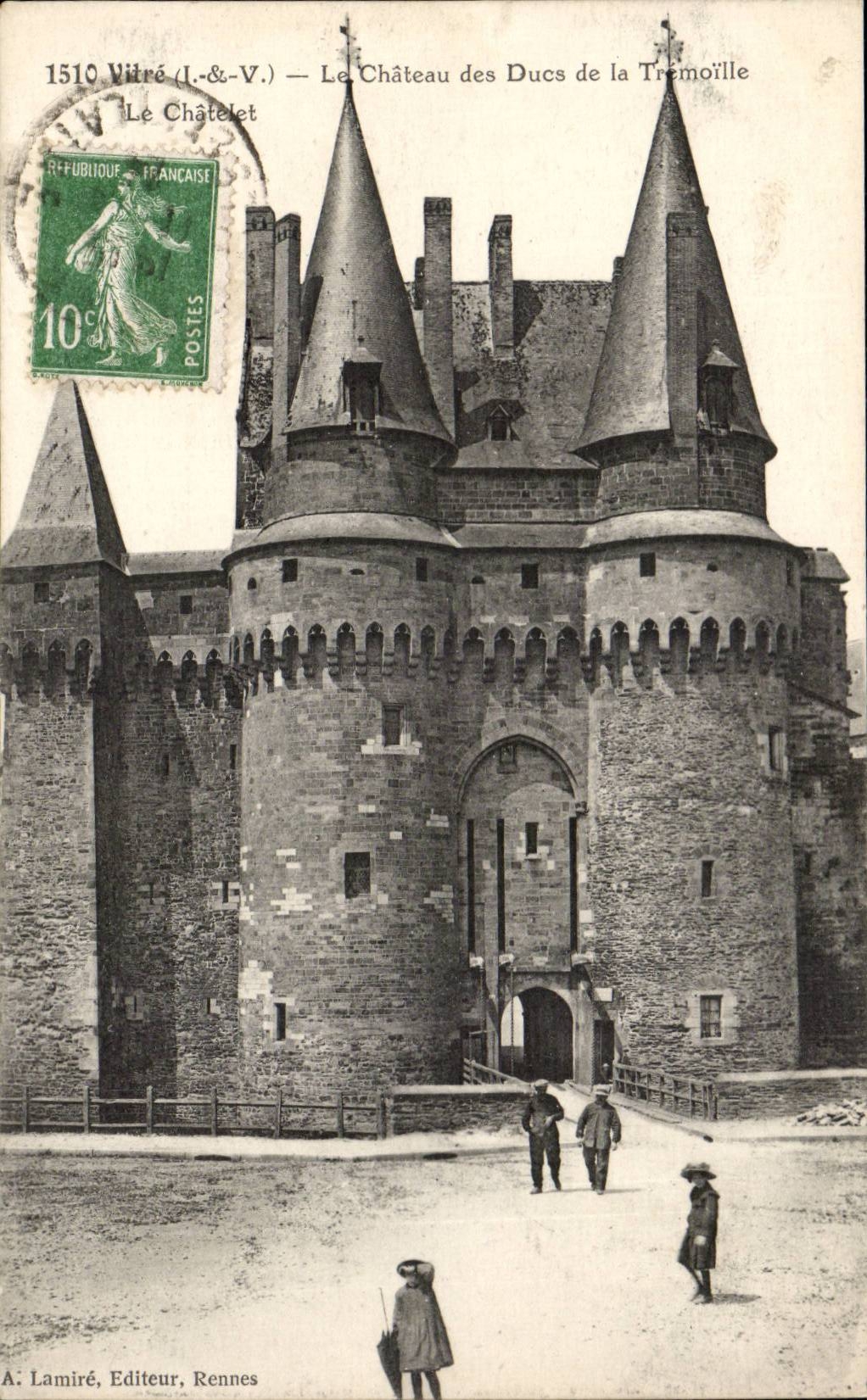 Vitre CPA Le chateau des Ducs de la Tremoille