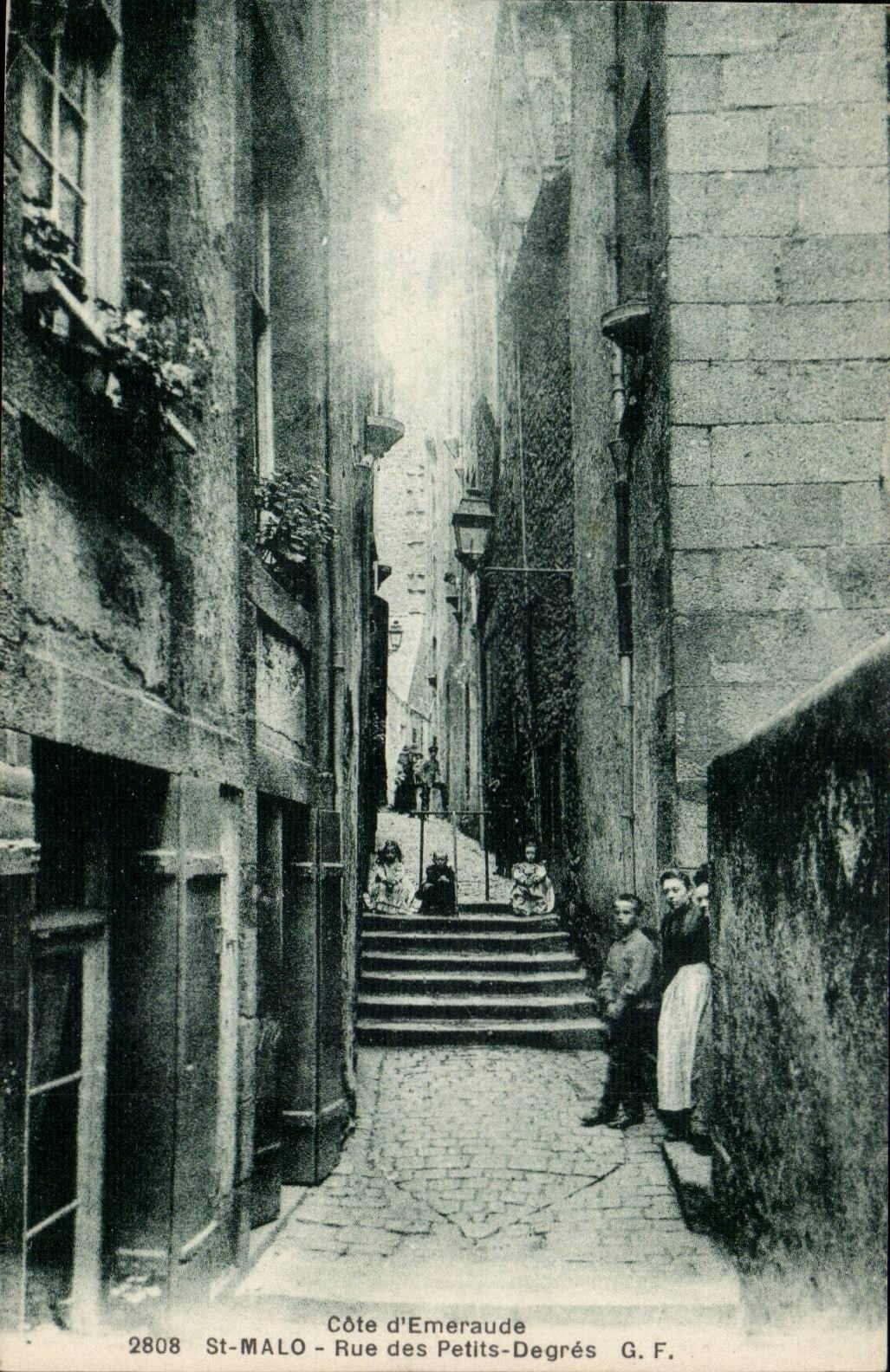 Saint Malo CPA Rue des Petits Degres