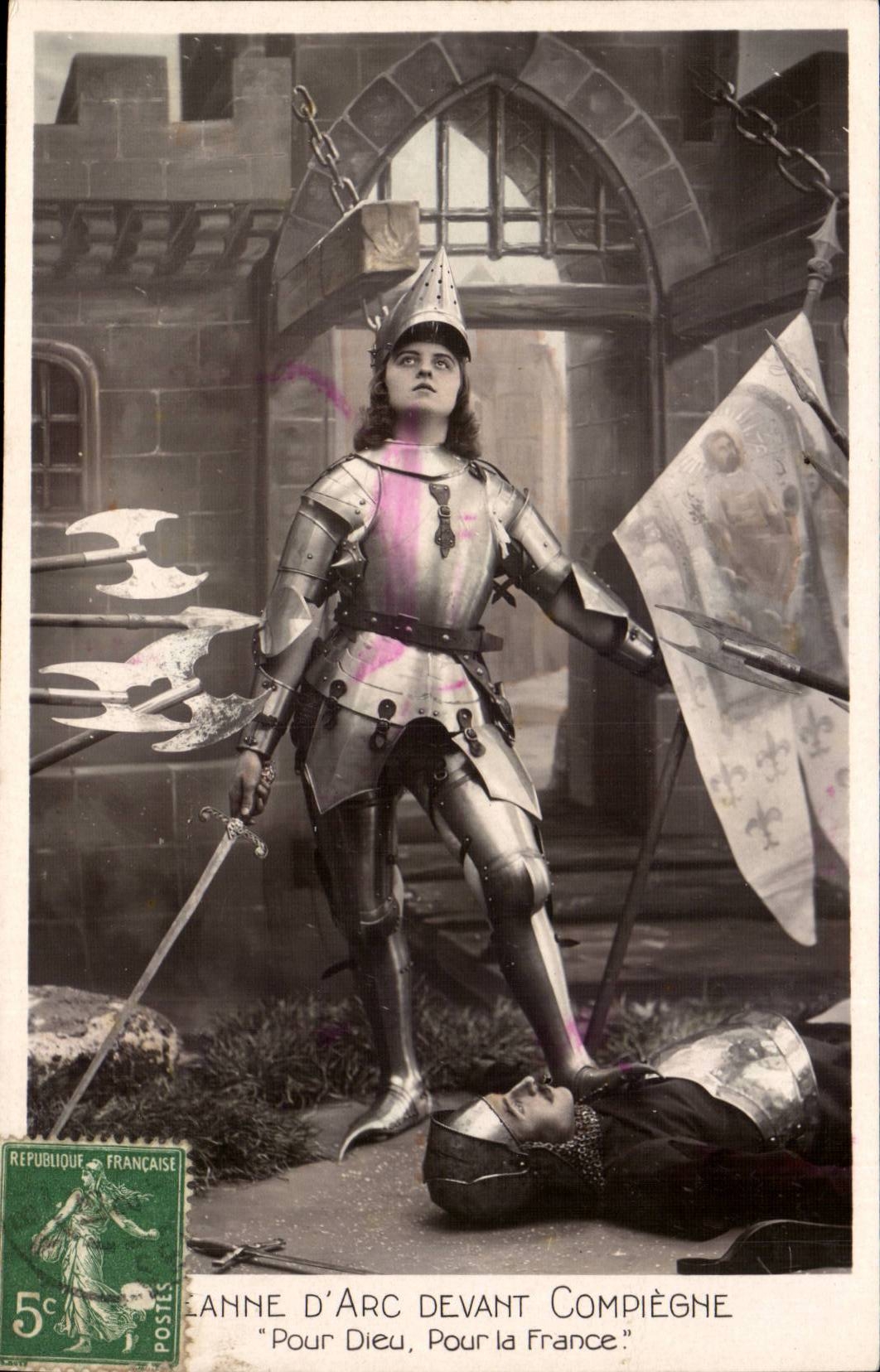 CPA Jeanne Fantasy of arc in front of Compiegne For God for France!