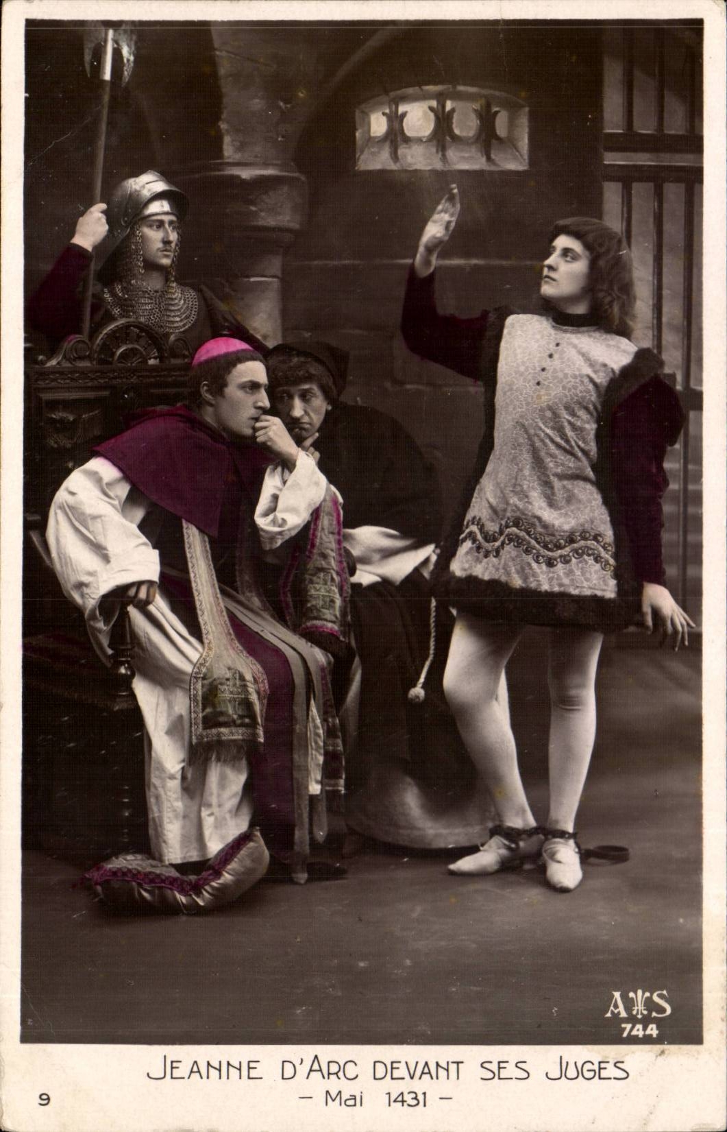 CPA Jeanne Fantasy of arc in front of her judges MAi 1431