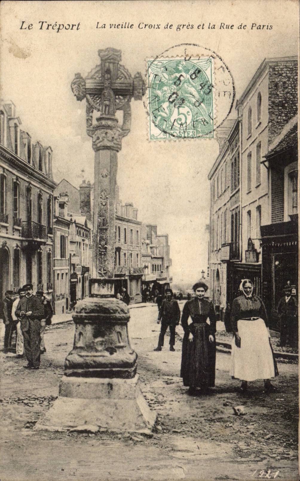 Treport CPA das alte Sandstein Kreuz und die Strasse von Paris