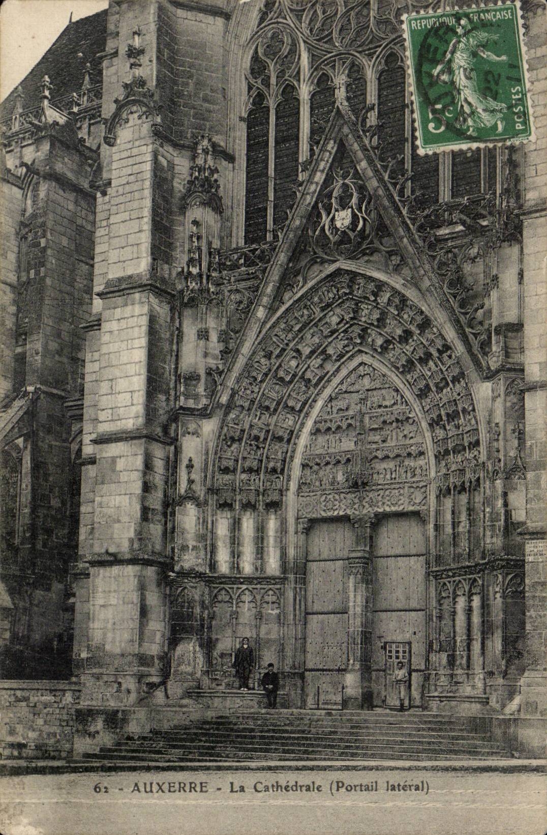 Auxerre CPA the cathedral (side gate)