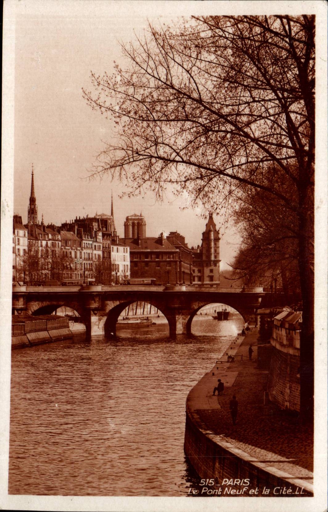Paris CPA Le pont Neuf et la cite