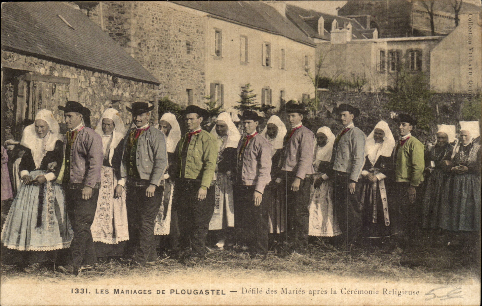 The marriages of Plougastel CPA Defile of marry after the religious ceremony