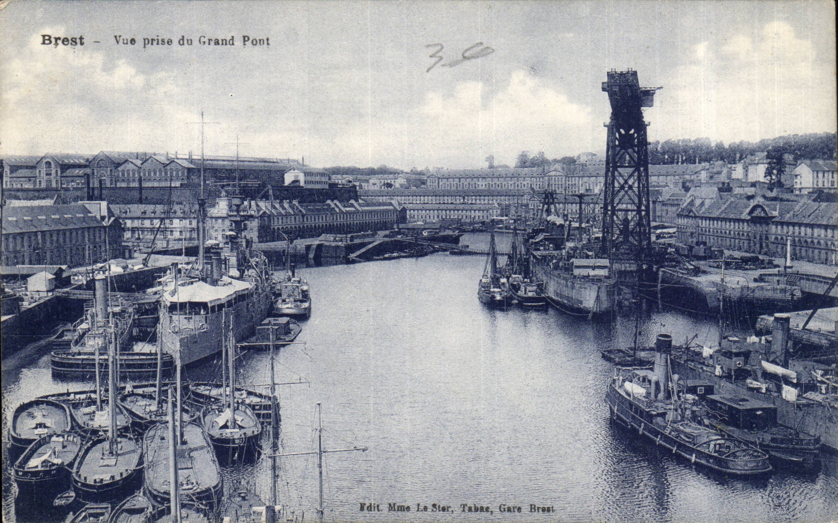 Brest CPA Vue prise du grand pont (bateaux)