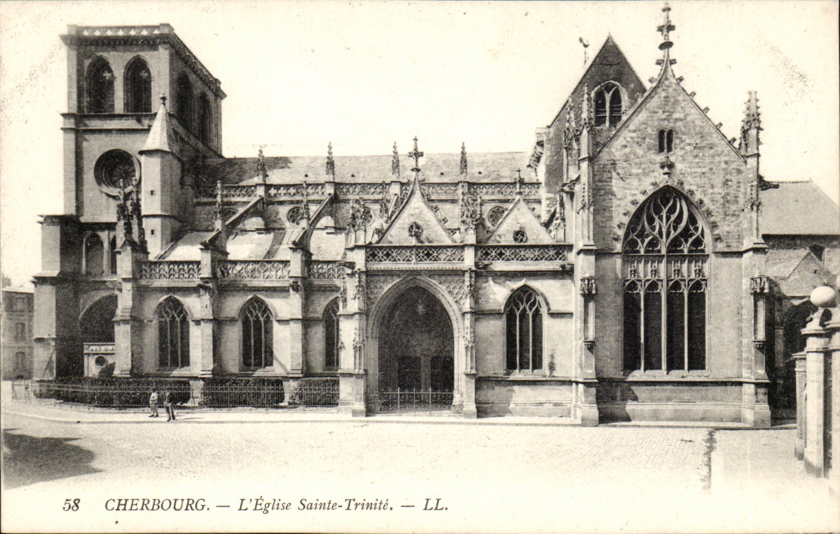 Cherbourg CPA the church Sainte Trinity