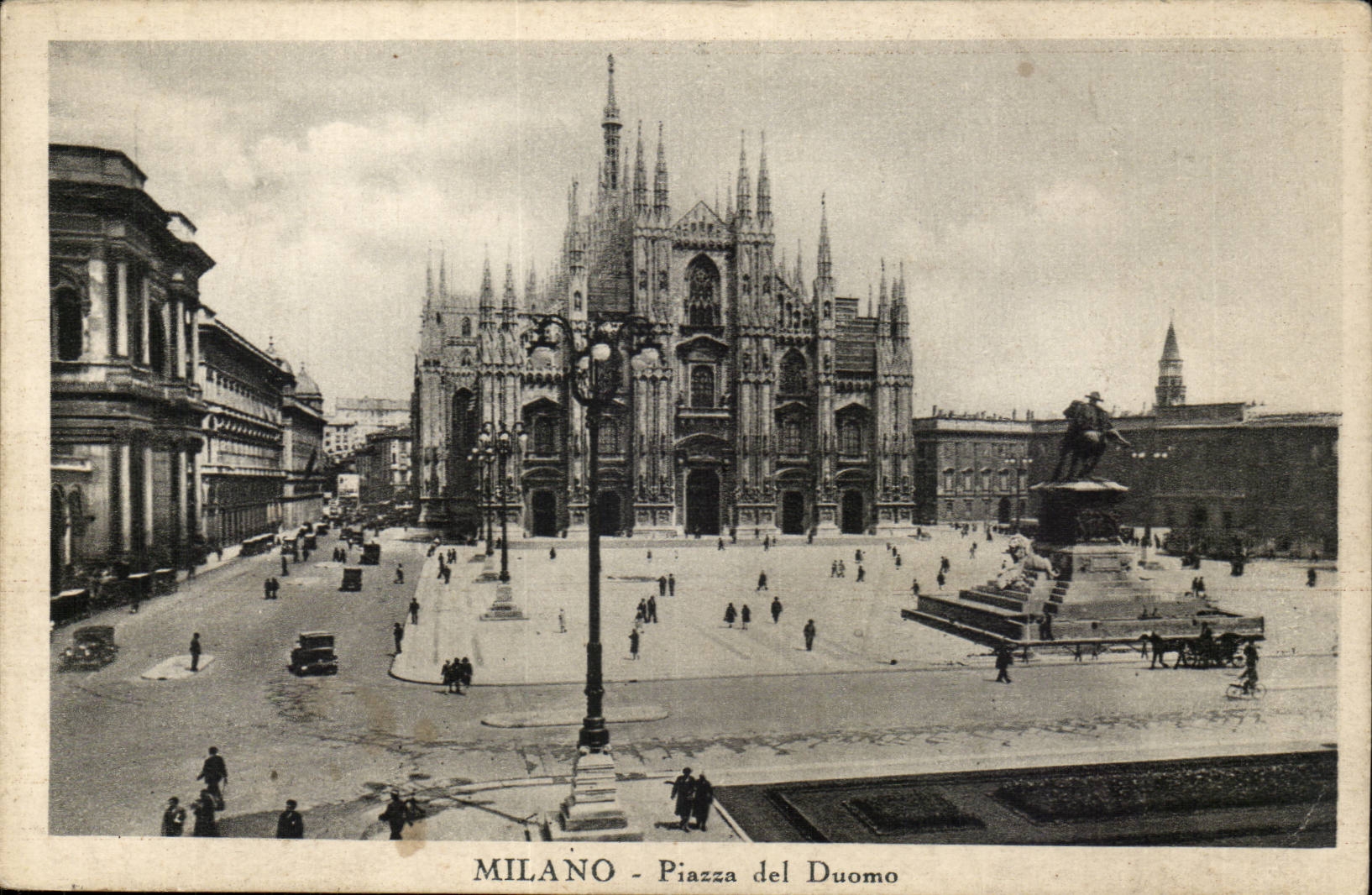 Italy - Itaia - Milan - Milano - Piazza del Duomo - CPA