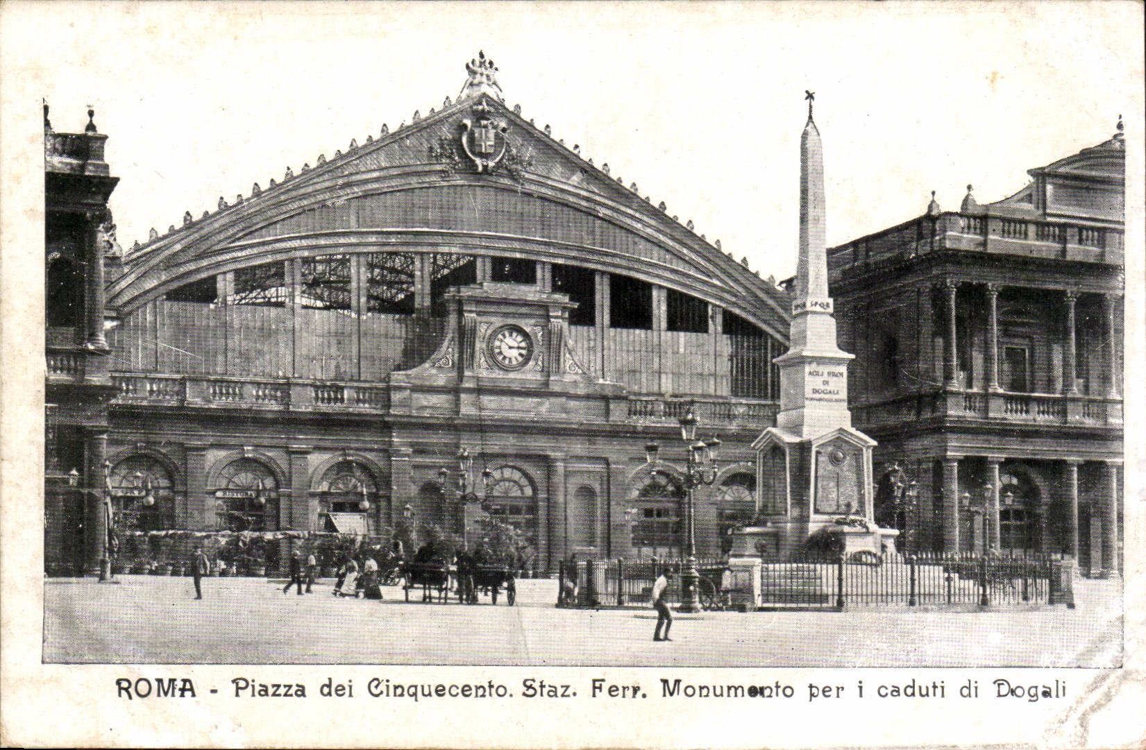 Italy Italia Roma CPA Piazza dei Cinquecento Staz Ferr Monumento per I caduti di Dogali