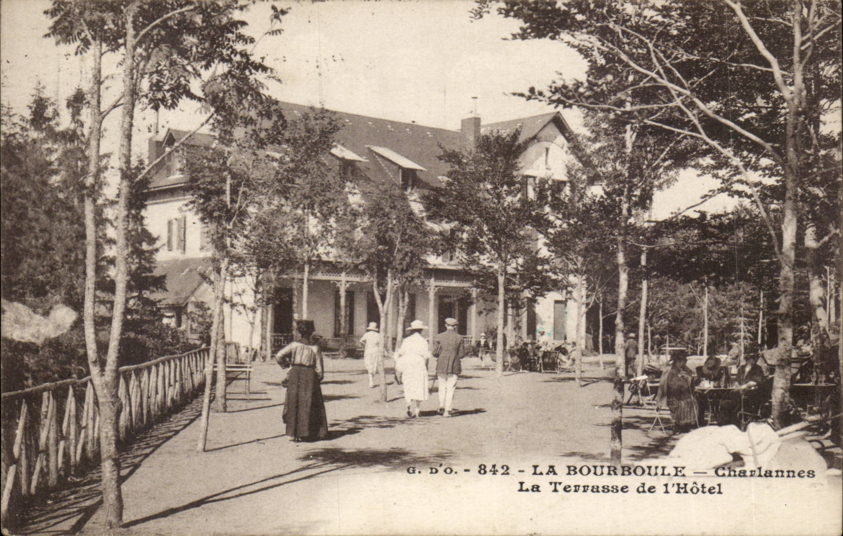 Puy de Dome- Bourboule- die Terrasse des Hotels-Charlannes - CPA