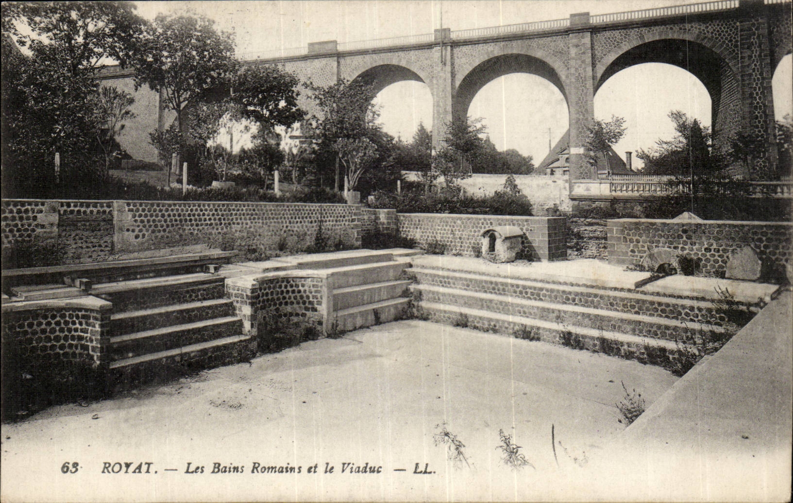 Puy de Dome- Royat and the baths Romans and the viaduct - CPA