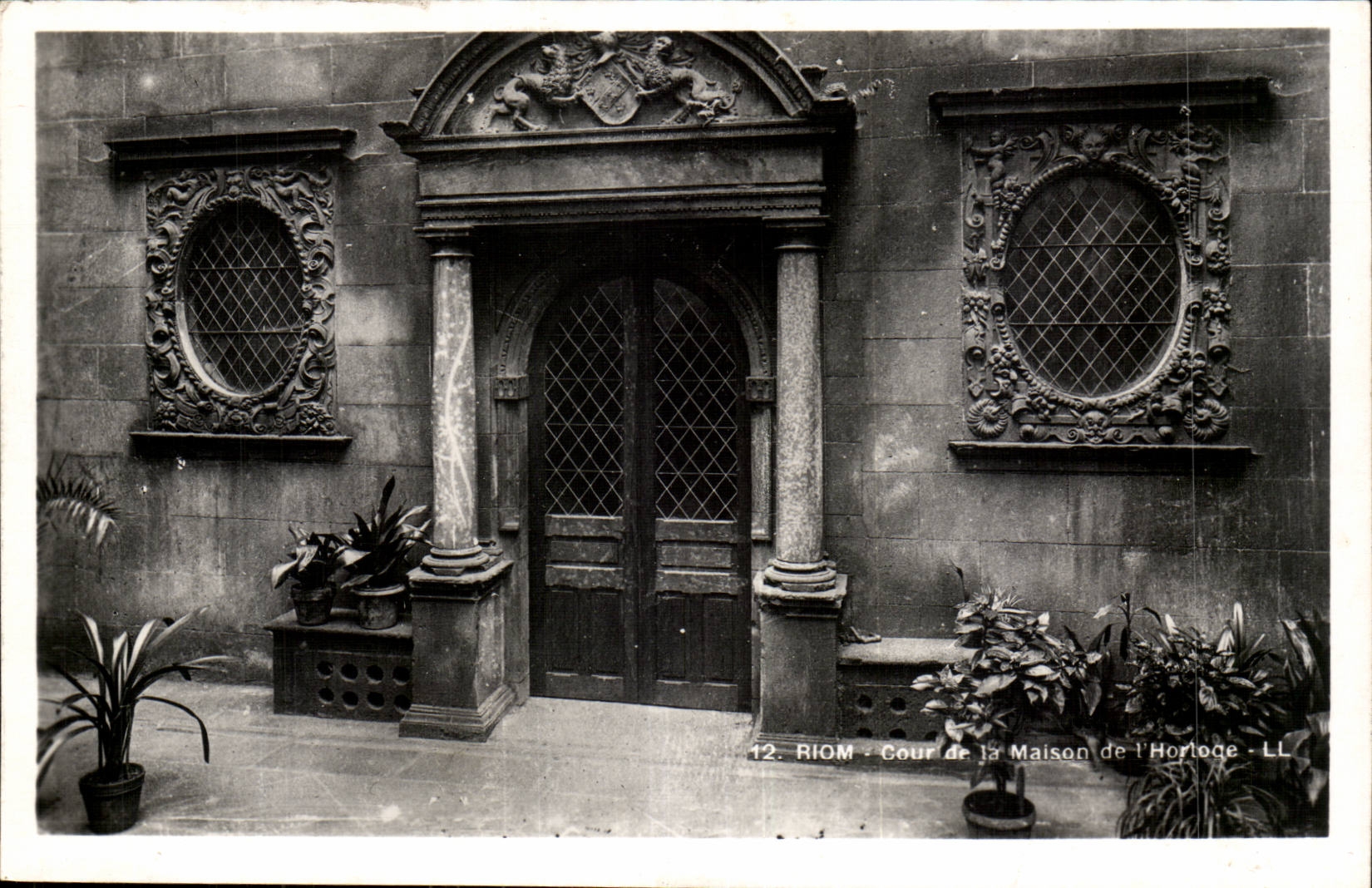 Puy de Dome- Riom- Cour de la Maison de L'Horloge -CPA