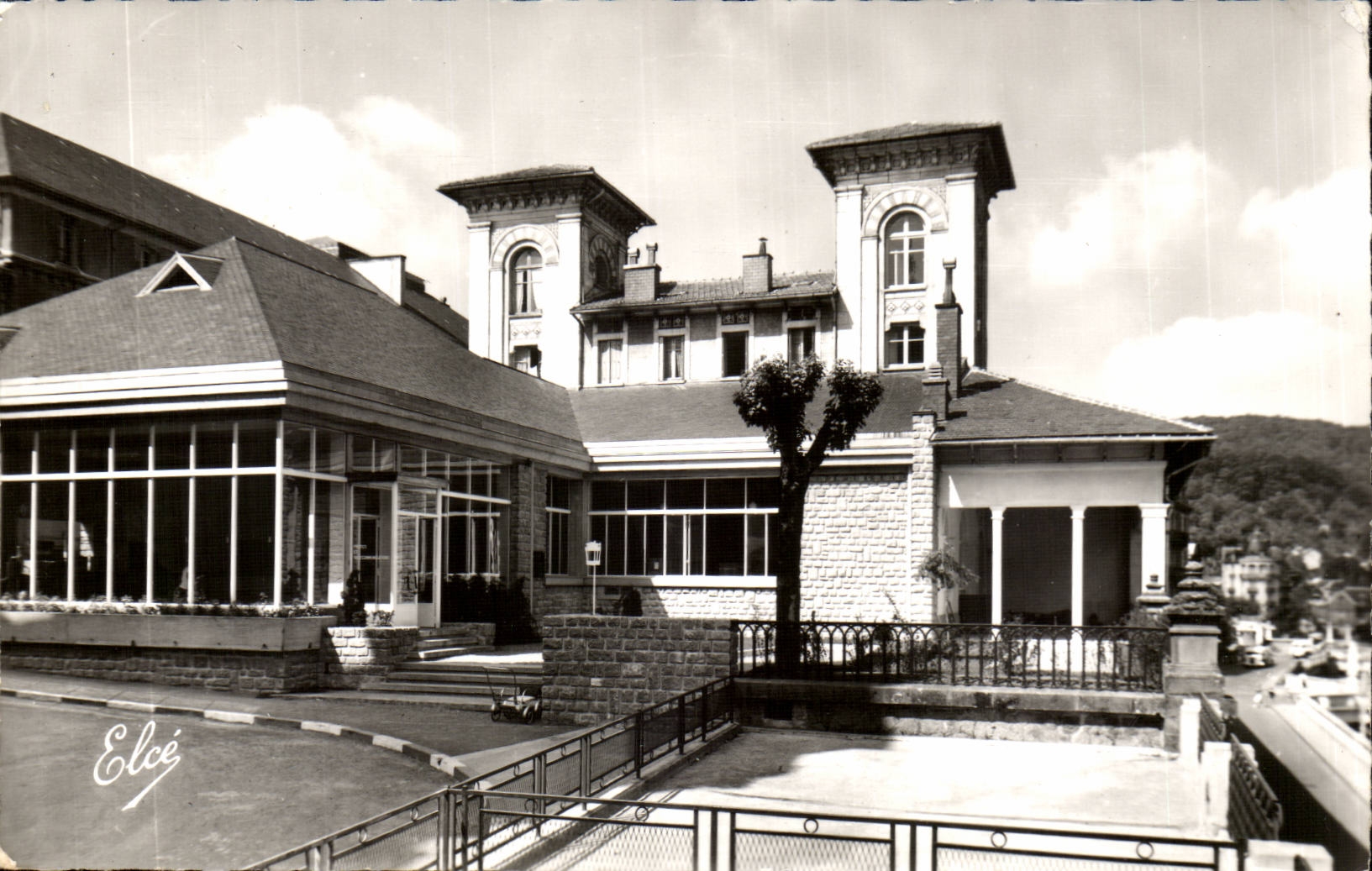 Puy de Dome- Bourbole- der neue Pfosten - Buro - CPA