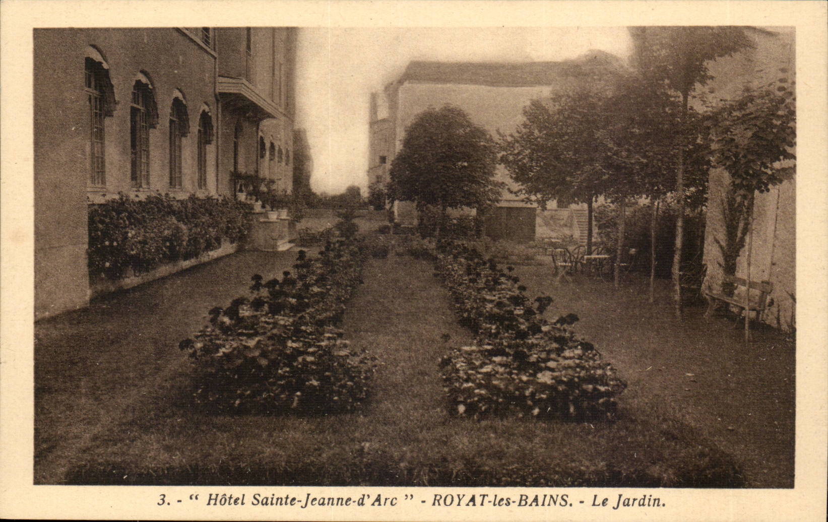 Hotel Saint Jeanne D arc Royat les Bains CPA the garden