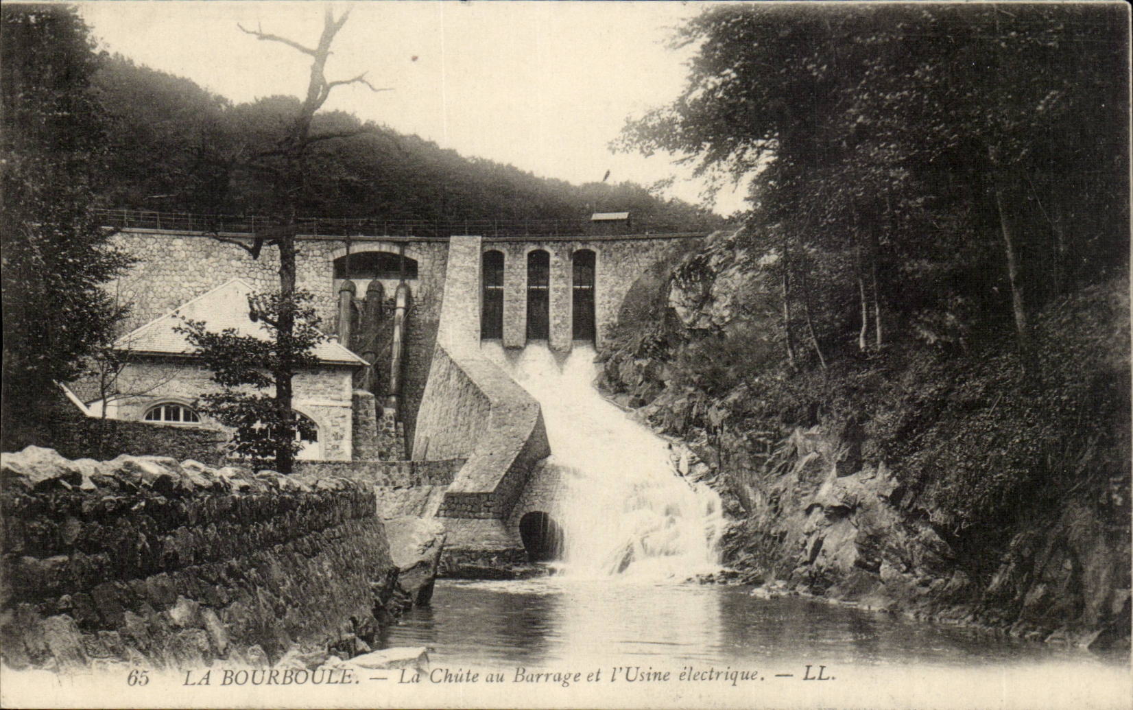 Puy de Dome- Bourboule- der Fall mit dem Stoppen und der elektrischen-CPA Fabrik