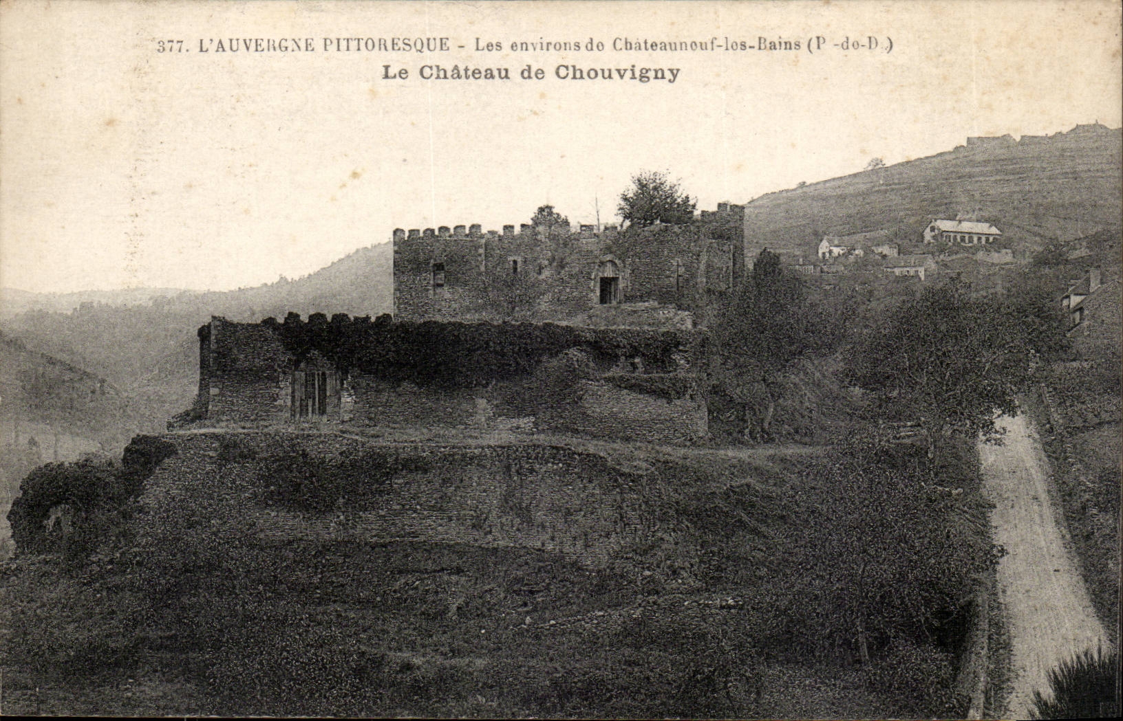 Puy of Dome-Surroundings of Chateauneuf-the-baths the Chouvigny-CPA Castle