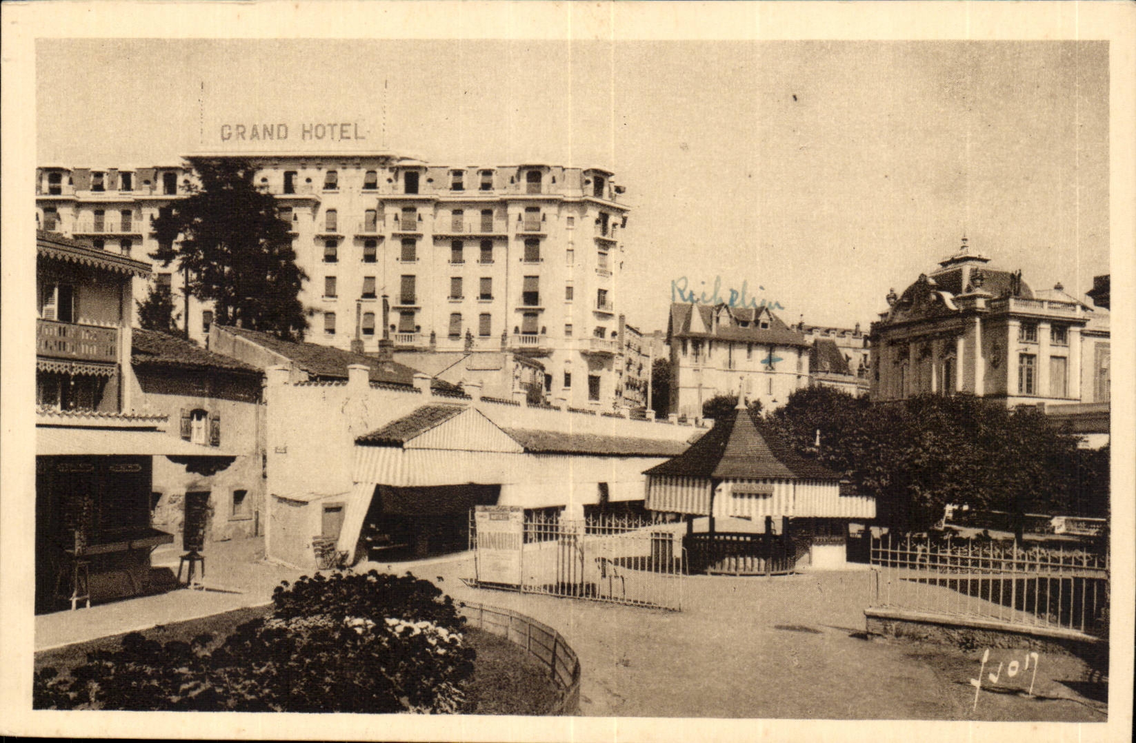 Puy of Dome-Chatelguyon the Source Suzanne- Properiete of the Company of Water mineral-large hotel-Richelieu-CPA