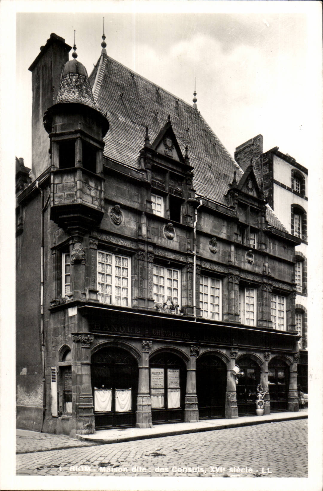 Riom CPA Maison dite des consults 16eme