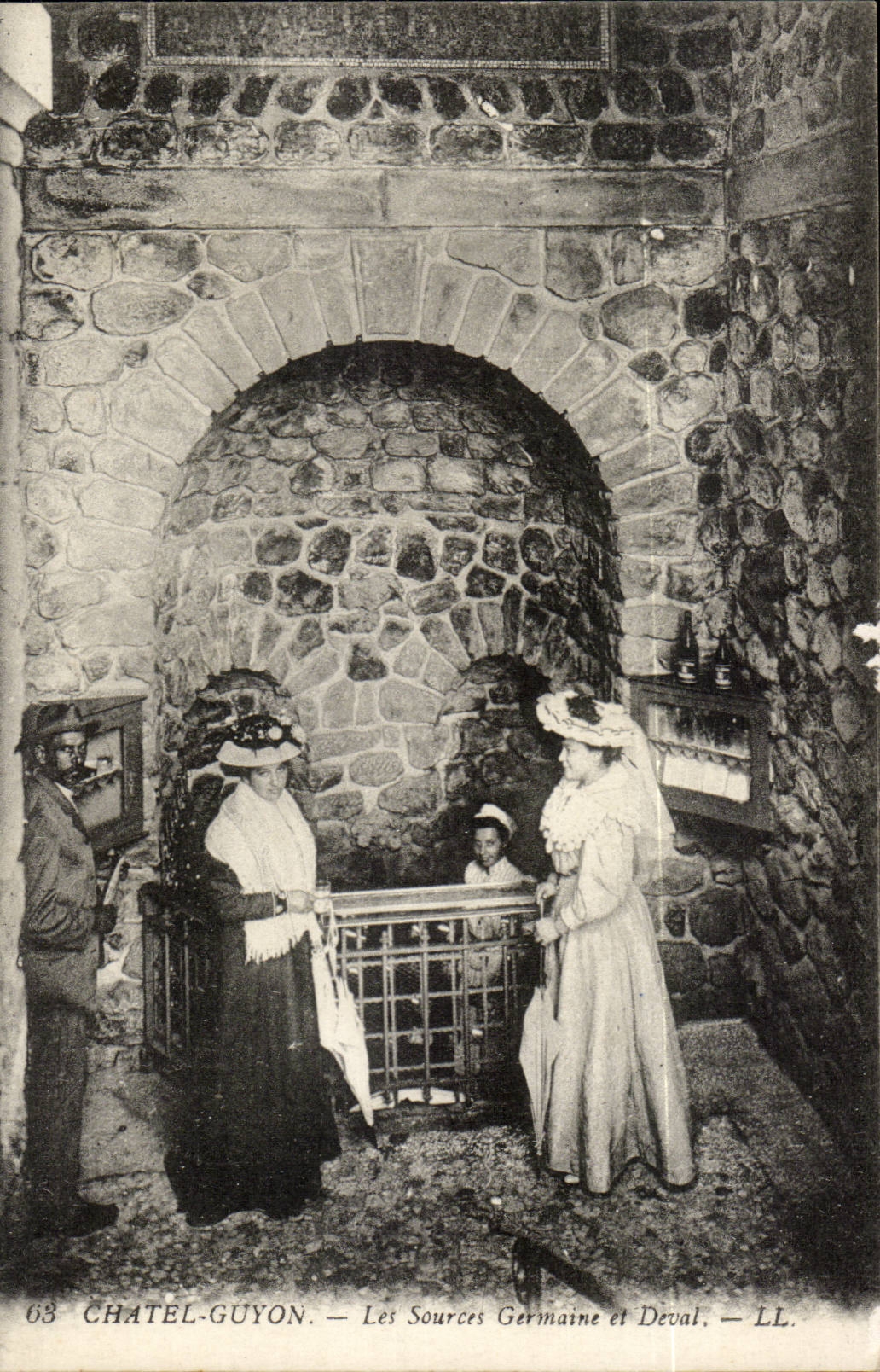 Puy de Dome - Chatelguyon - German Sources and Deval - CPA