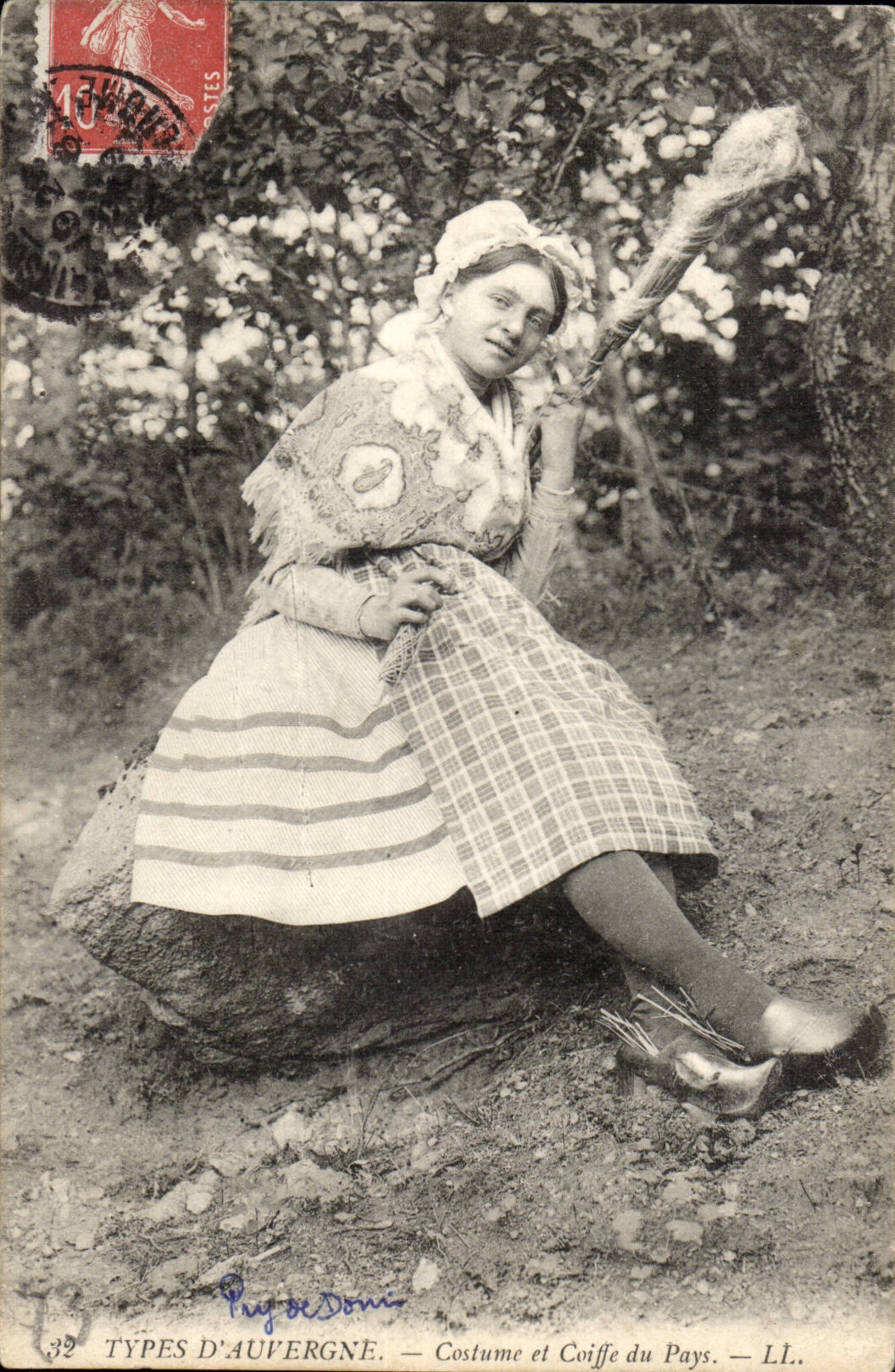 Puy de Dome - D' Avergne - Costume and Cap of the Country - CPA