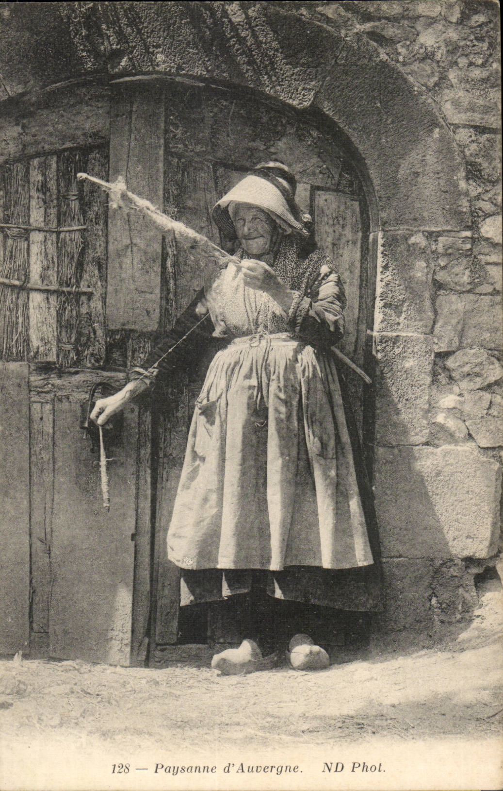 Puy de Dome - D' Avergne - Peasant - Ropemaking machine - wool - wool - spinning - CPA