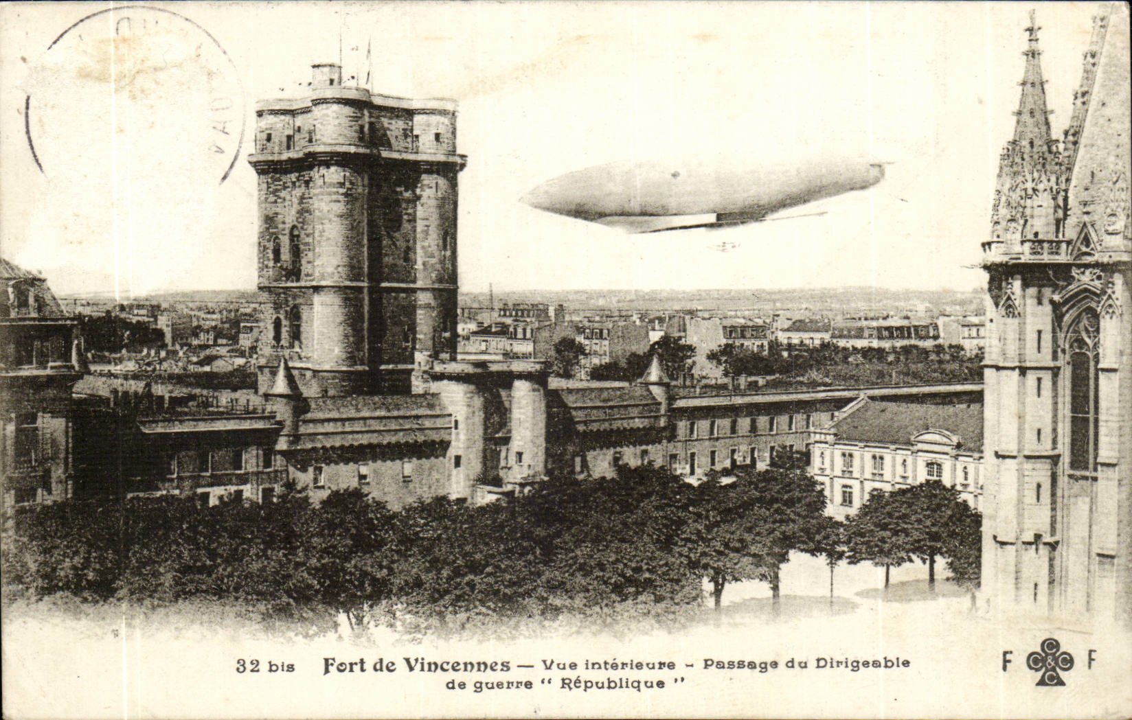 Fort deVincennes- Passage of Airship of war Republic-CPA