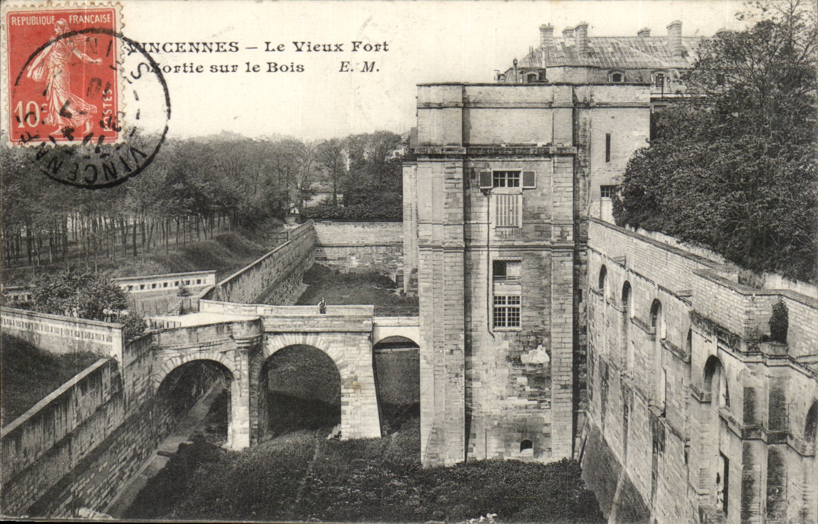 Vincennes- the Strong Old man Exit on Wood-CPA