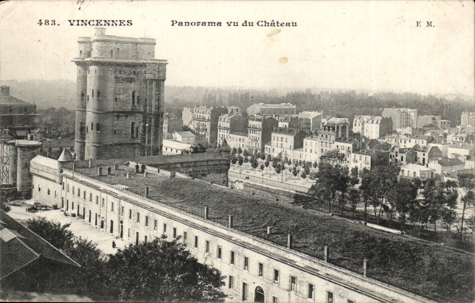 Vincennes- Panorama seen of the Castle - CPA