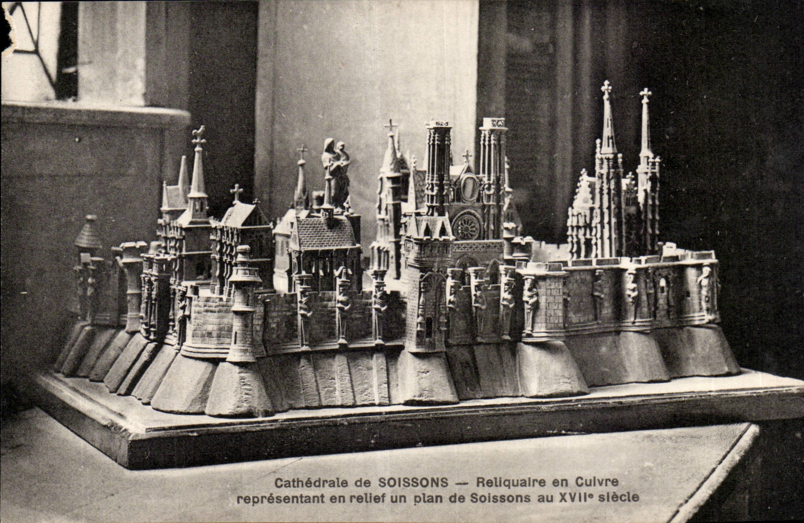 CPA Cathedral of Soissons Reliquary out of copper