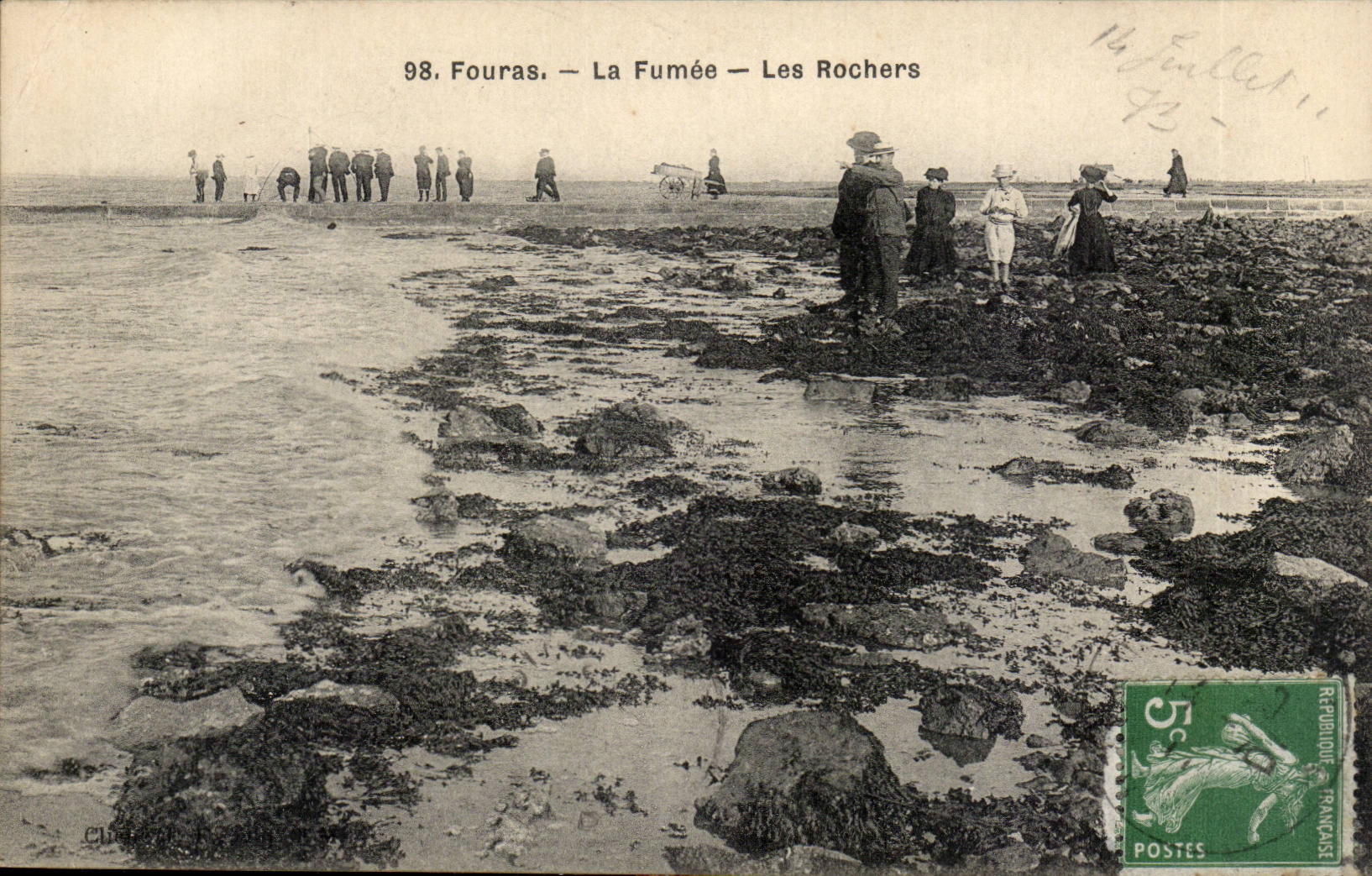 Fouras CPA smoke rocks