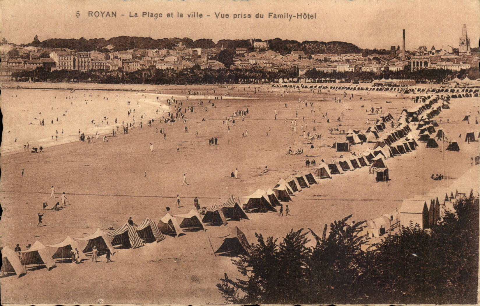 Royan CPA der Strand und die Stadt gesehen vom Familien-Hotel