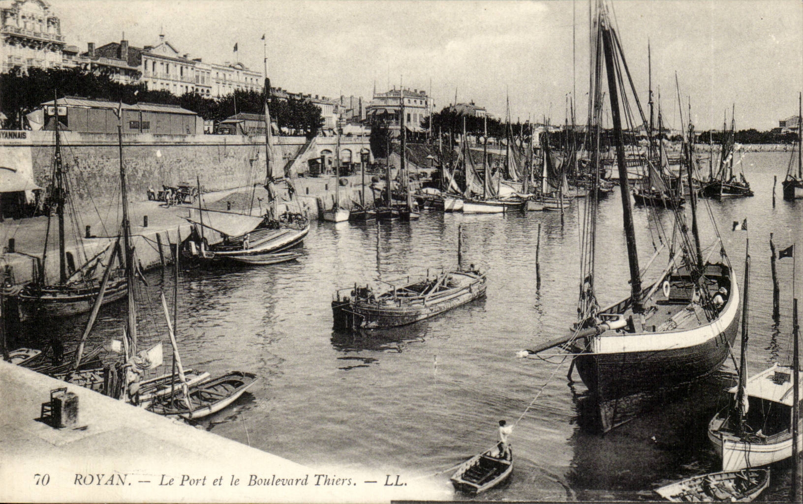Royan CPA der Hafen und die Prachtstrasse thiers