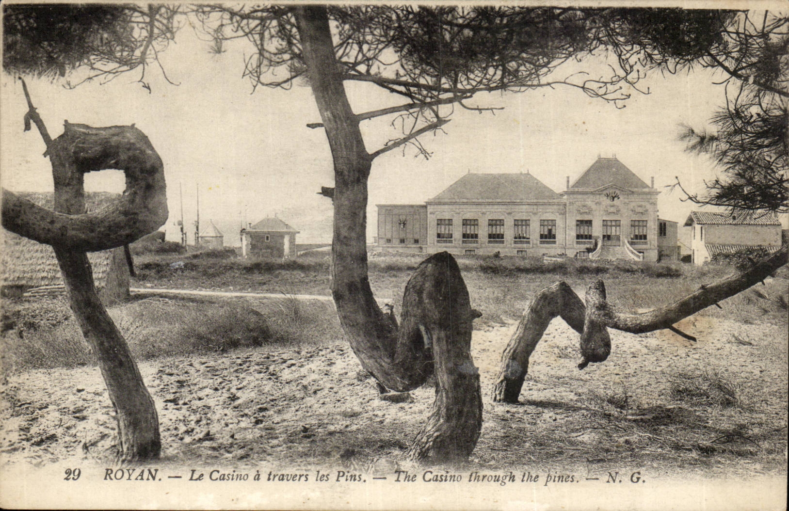 Royan CPA das Kasino durch die Kiefern