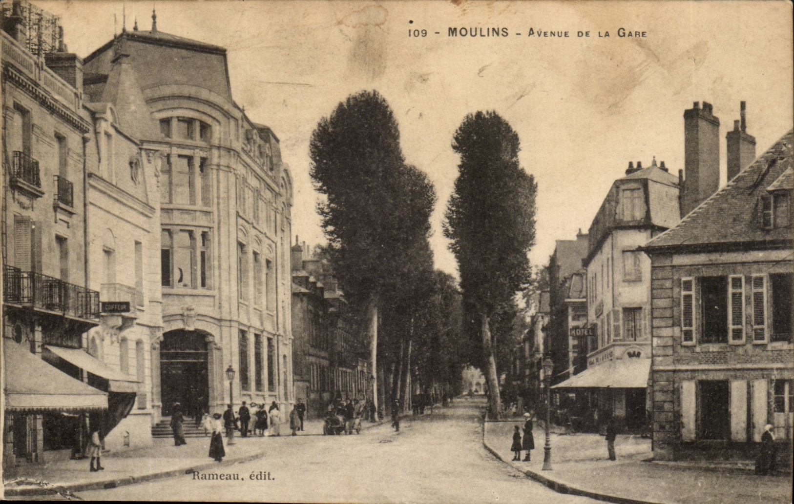 Moulins CPA Which occurred of the station