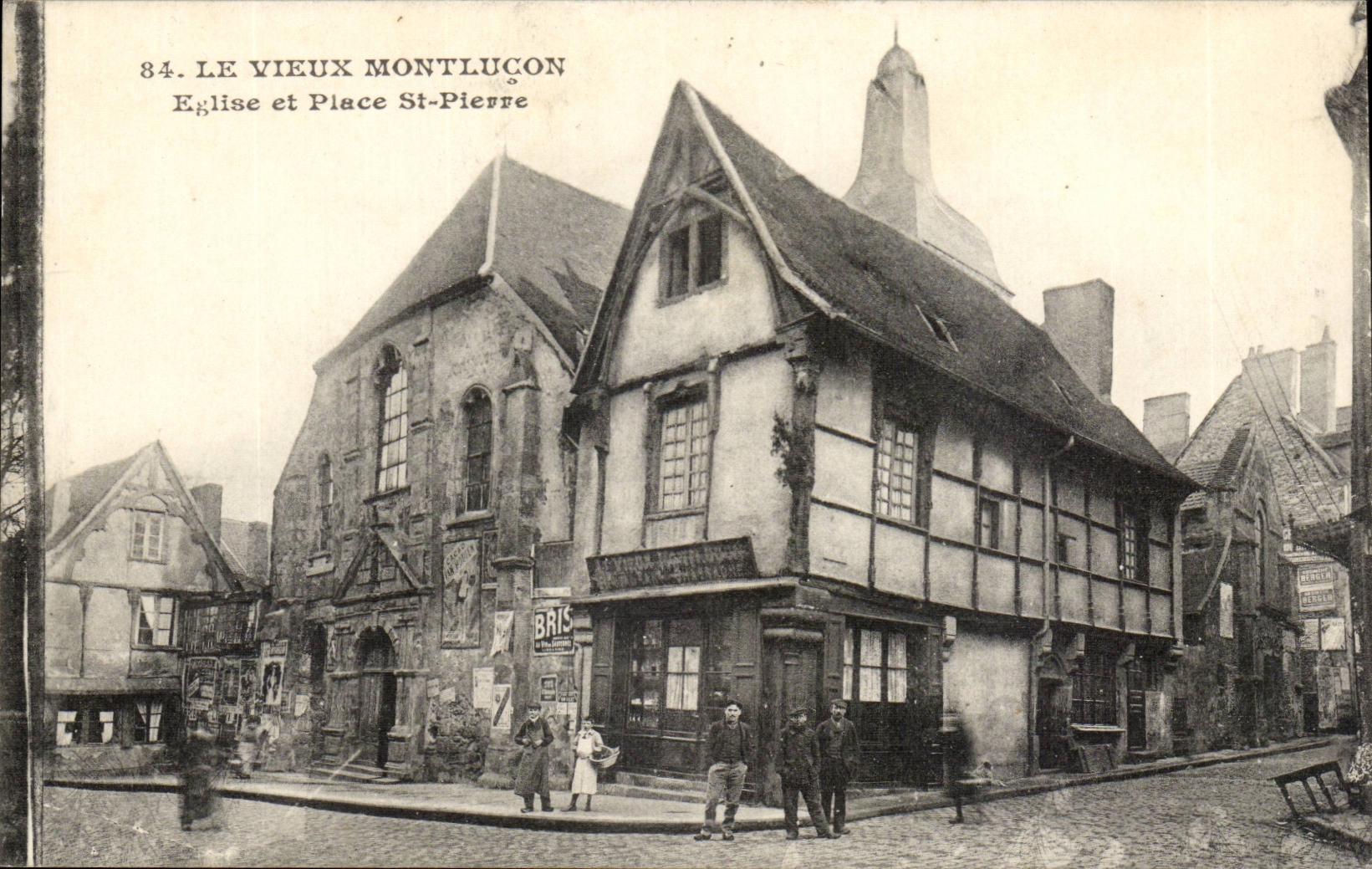 Le vieux Montlucon CPA Eglise et place St Pierre 